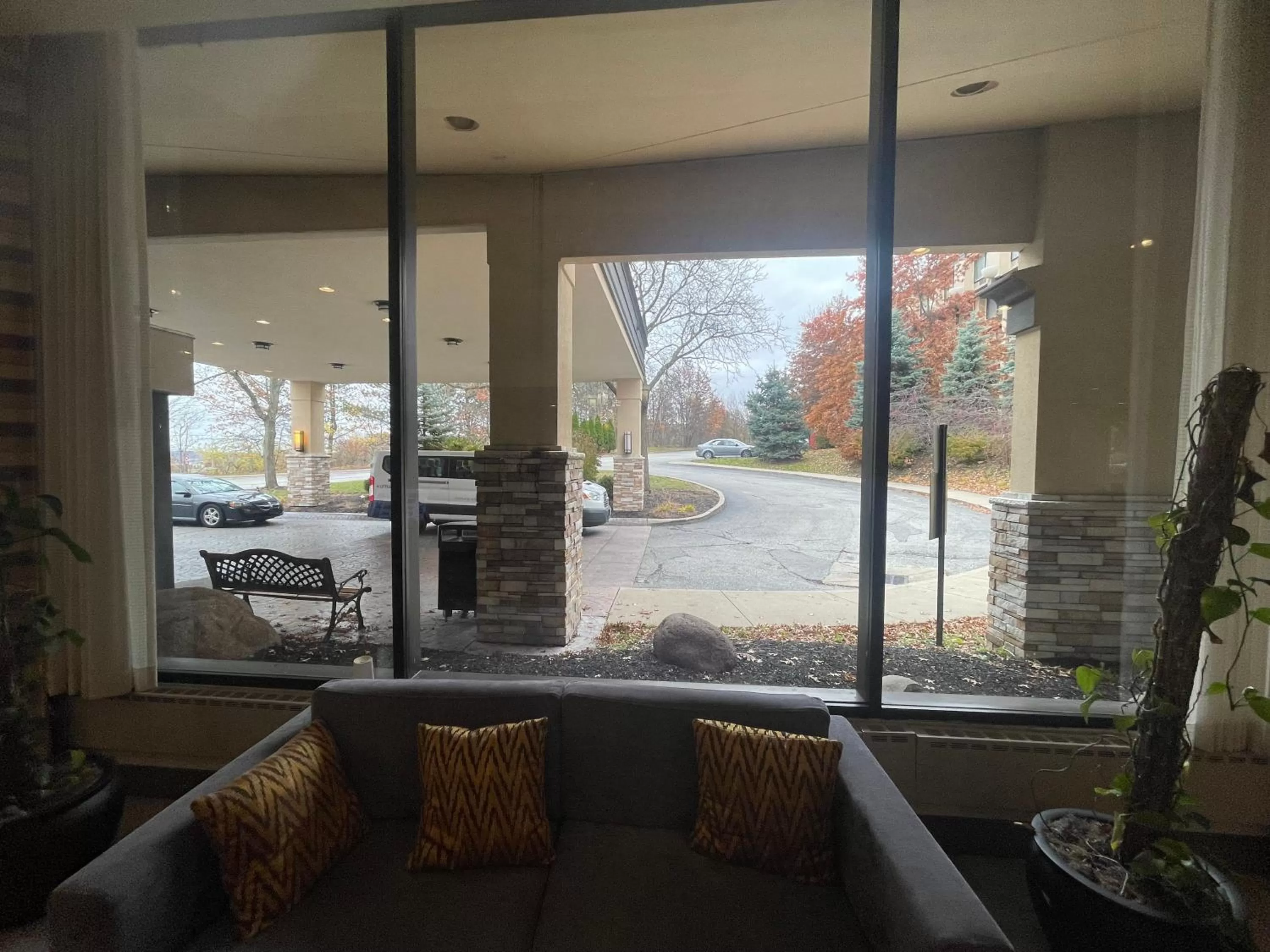 Seating area in Ramada by Wyndham Cleveland Independence