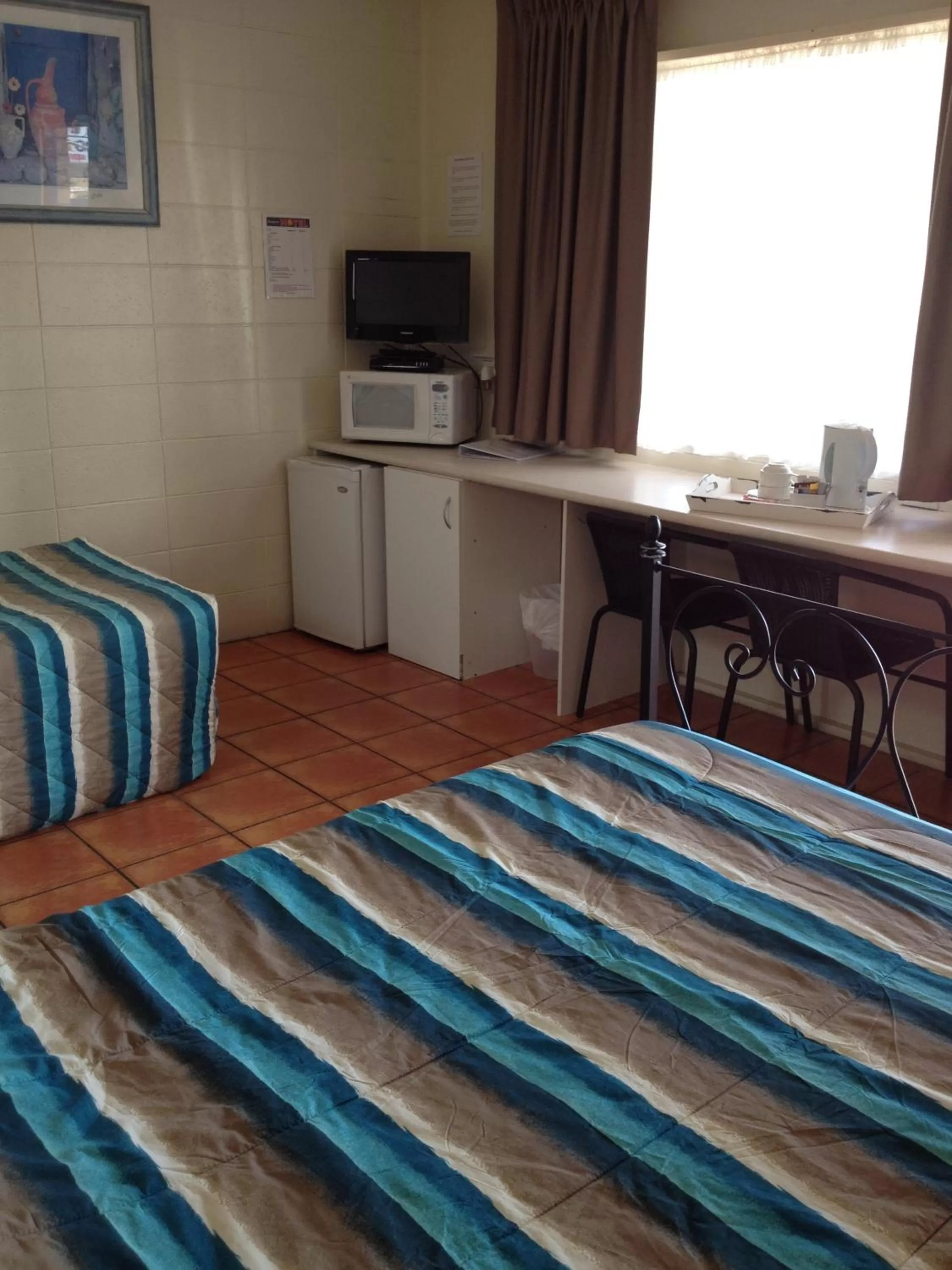 Bed in Sunburst Motel