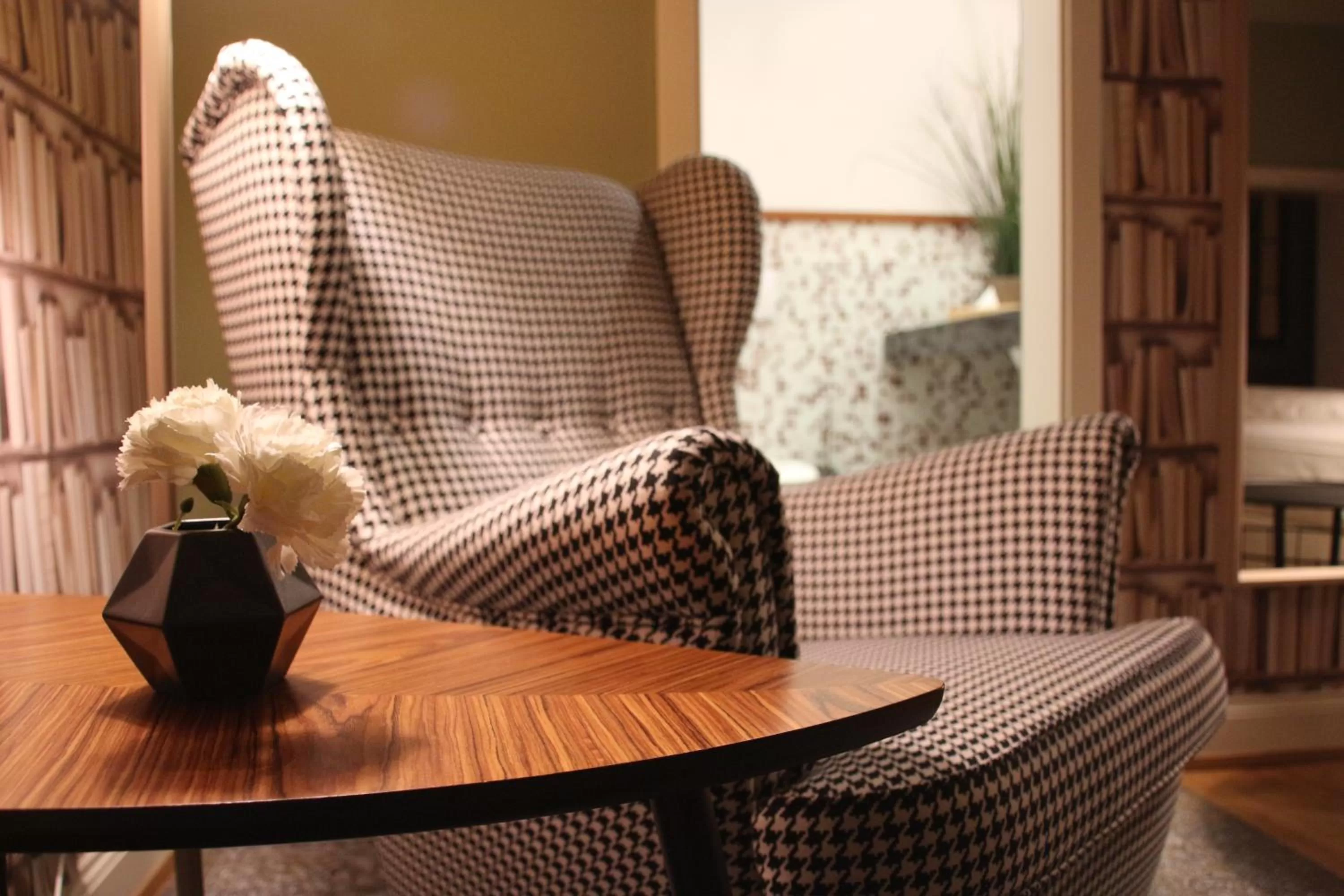 Seating area in Hotel Zur Alten Brücke