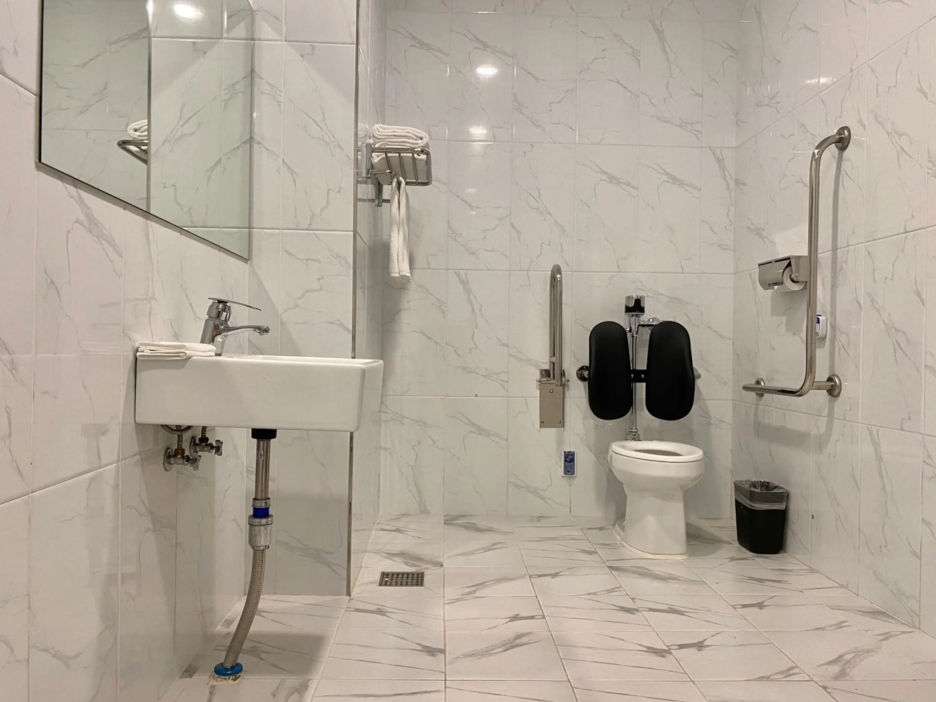 Bathroom in Hotel Noblestay