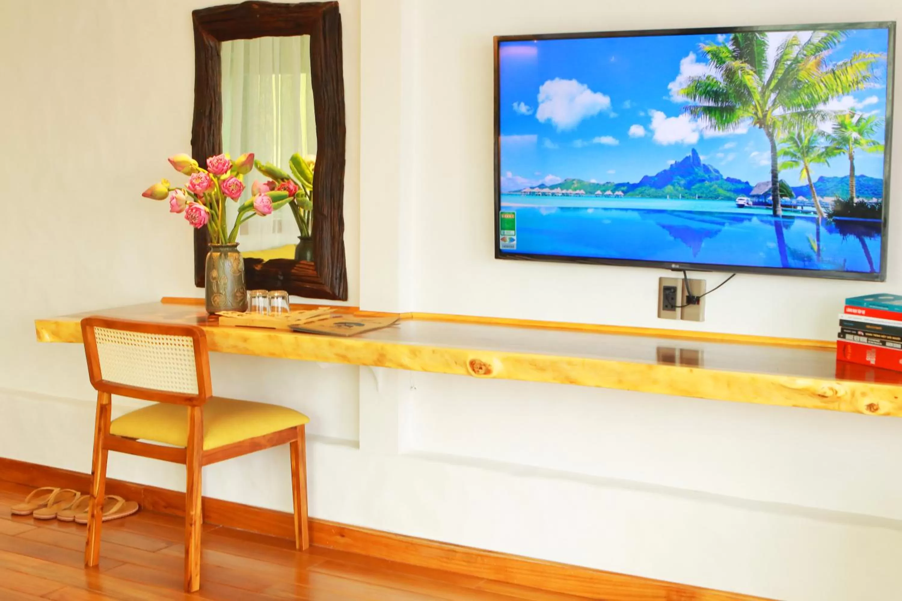 TV and multimedia in Duc Vuong Saigon Hotel - Bui Vien