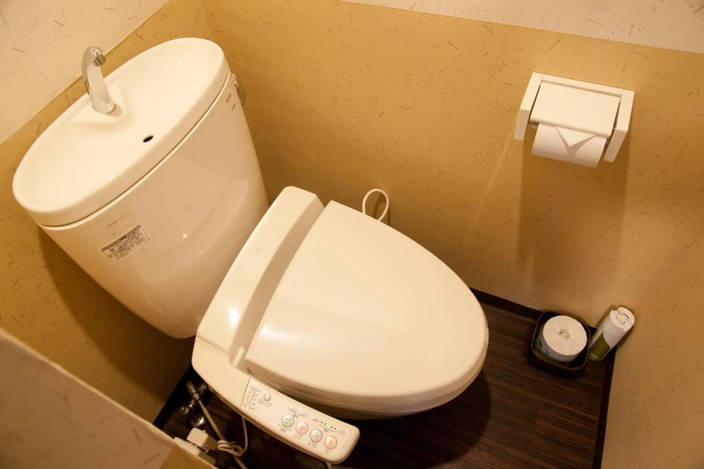 Toilet in K's House Tokyo Oasis - Quality Hostel in Asakusa