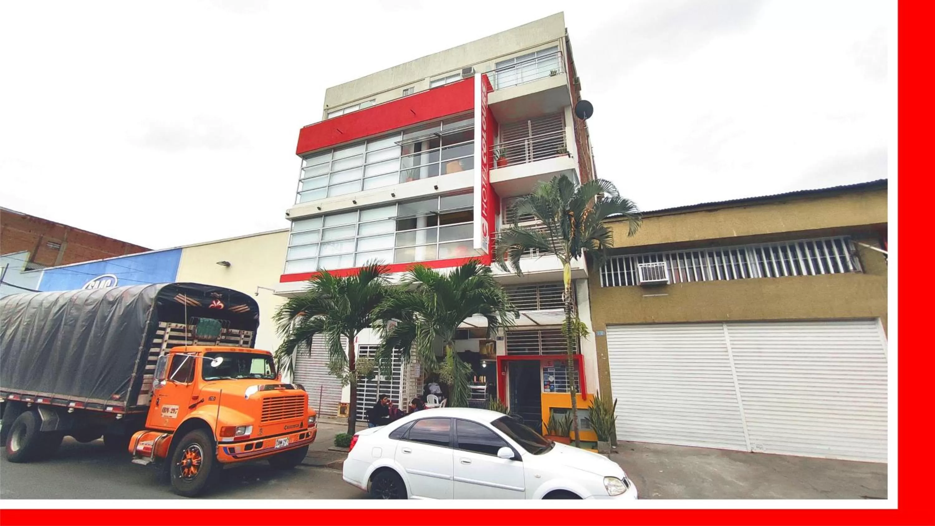 Facade/entrance, Property Building in HOTEL COLOURS Cali