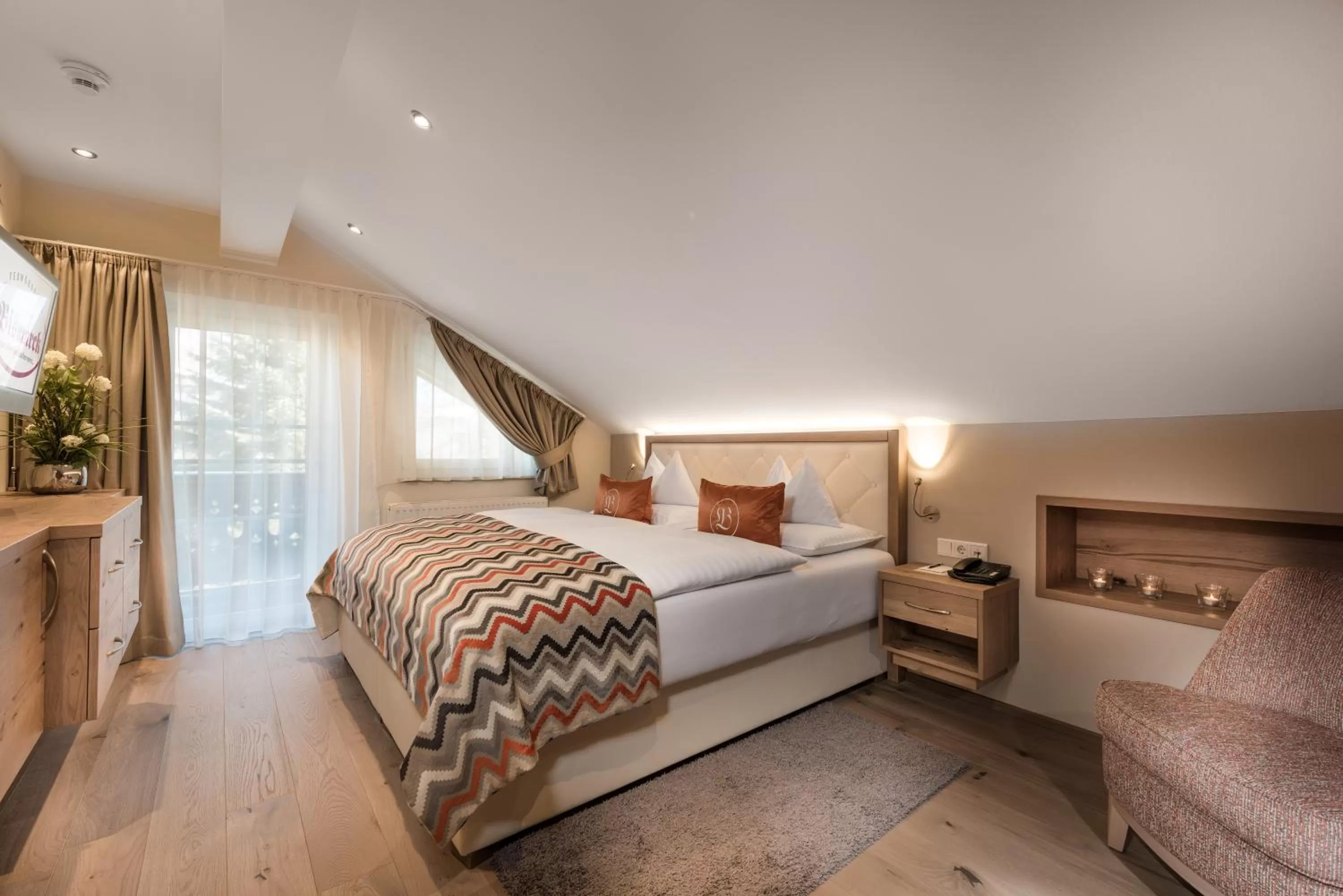 Photo of the whole room, Bed in Hotel Bismarck