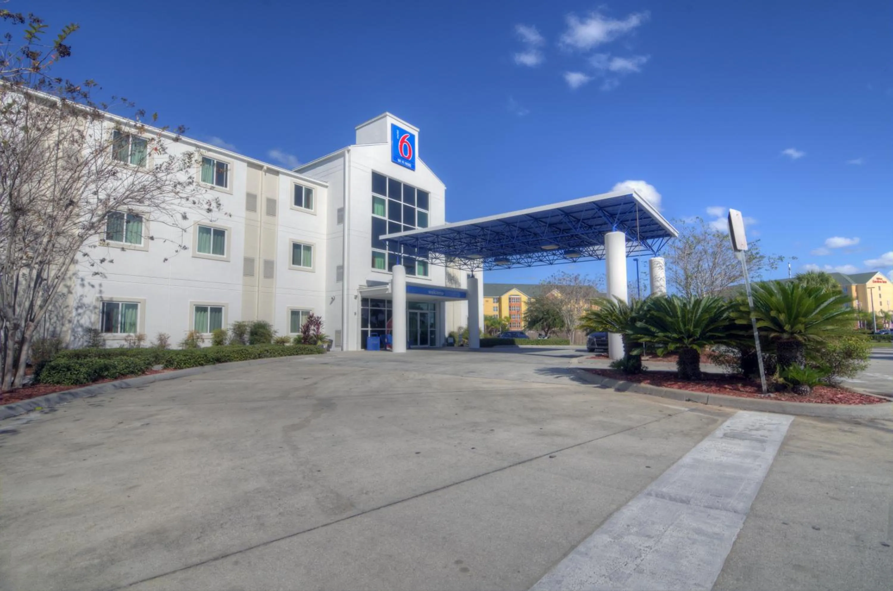 Facade/entrance in Motel 6-Orlando, FL - International Dr