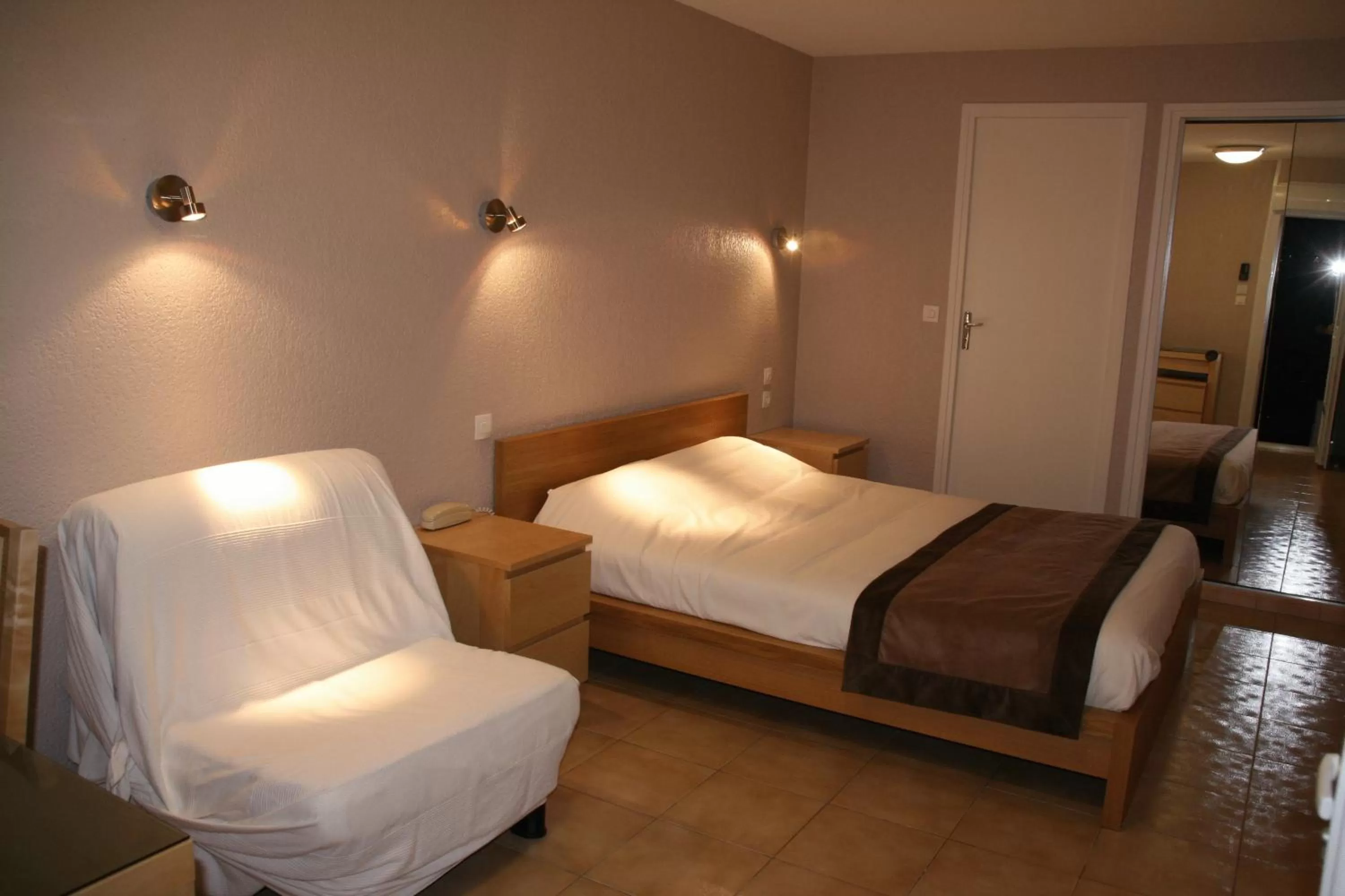 Bed in Logis Hotel Restaurant le Mirador