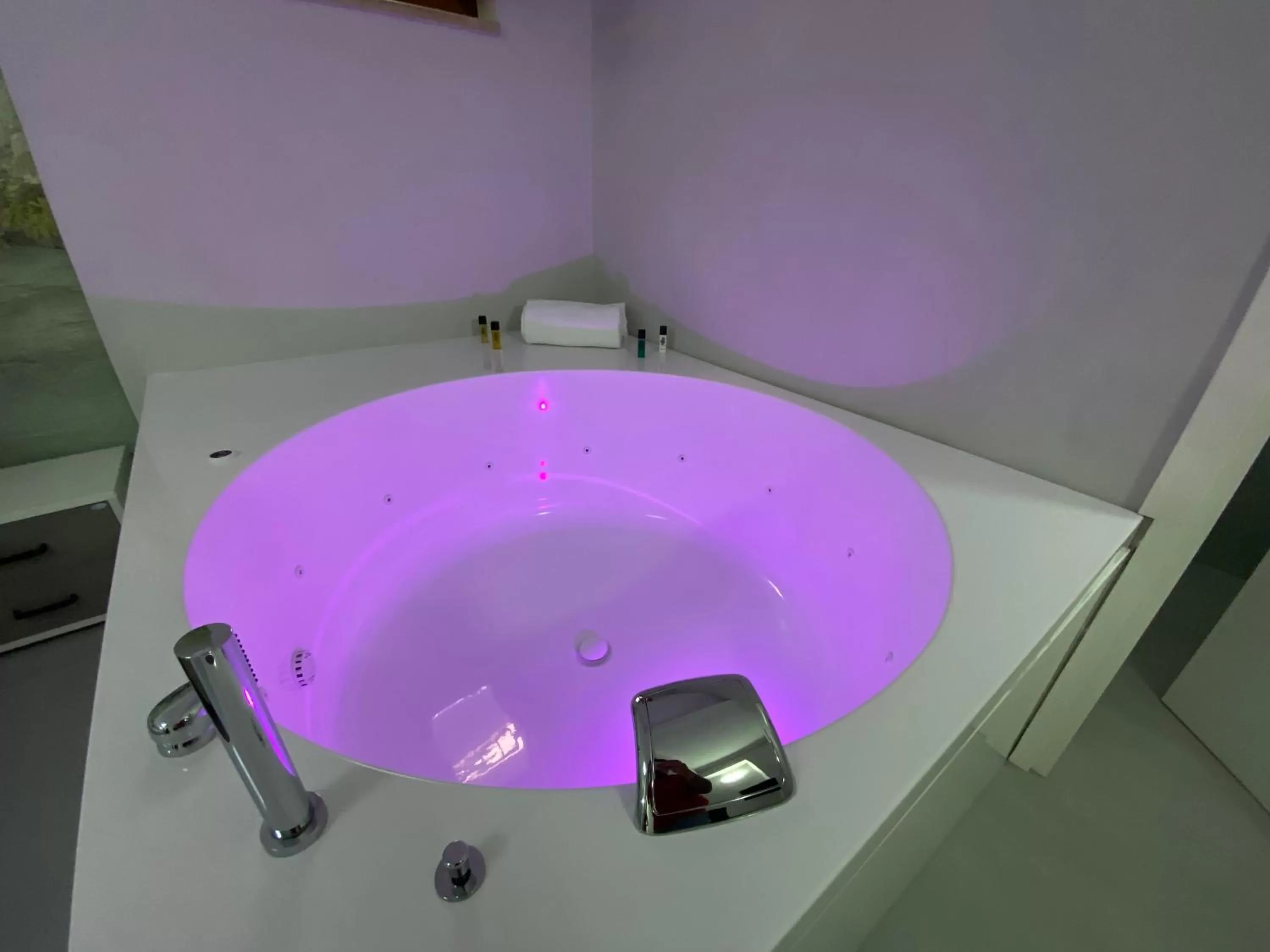 Bathroom in Clipper Suite