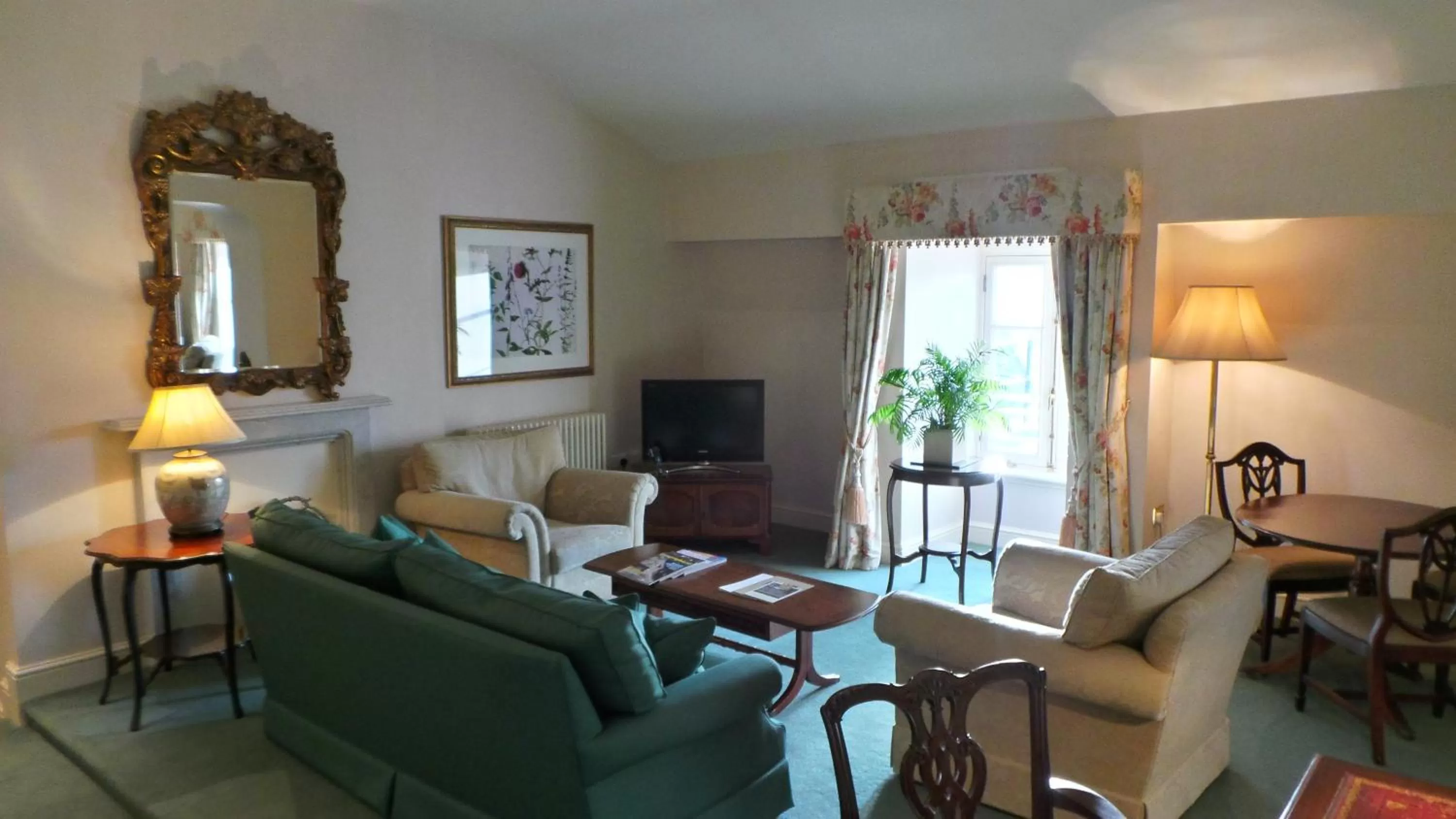 Living room in Luton Hoo Hotel, Golf and Spa