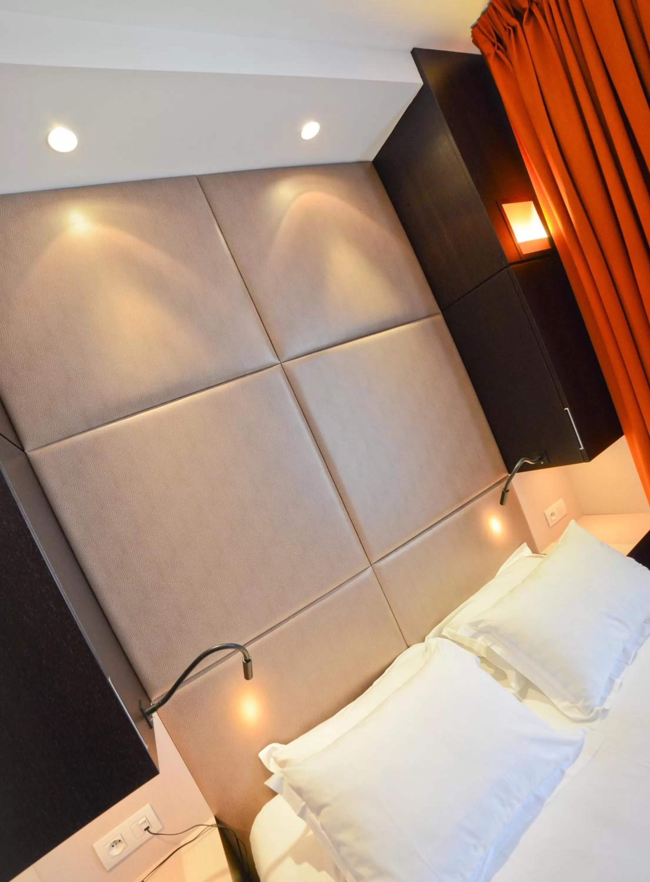 Bed in Hôtel Mercure Bayonne Centre Le Grand Hotel