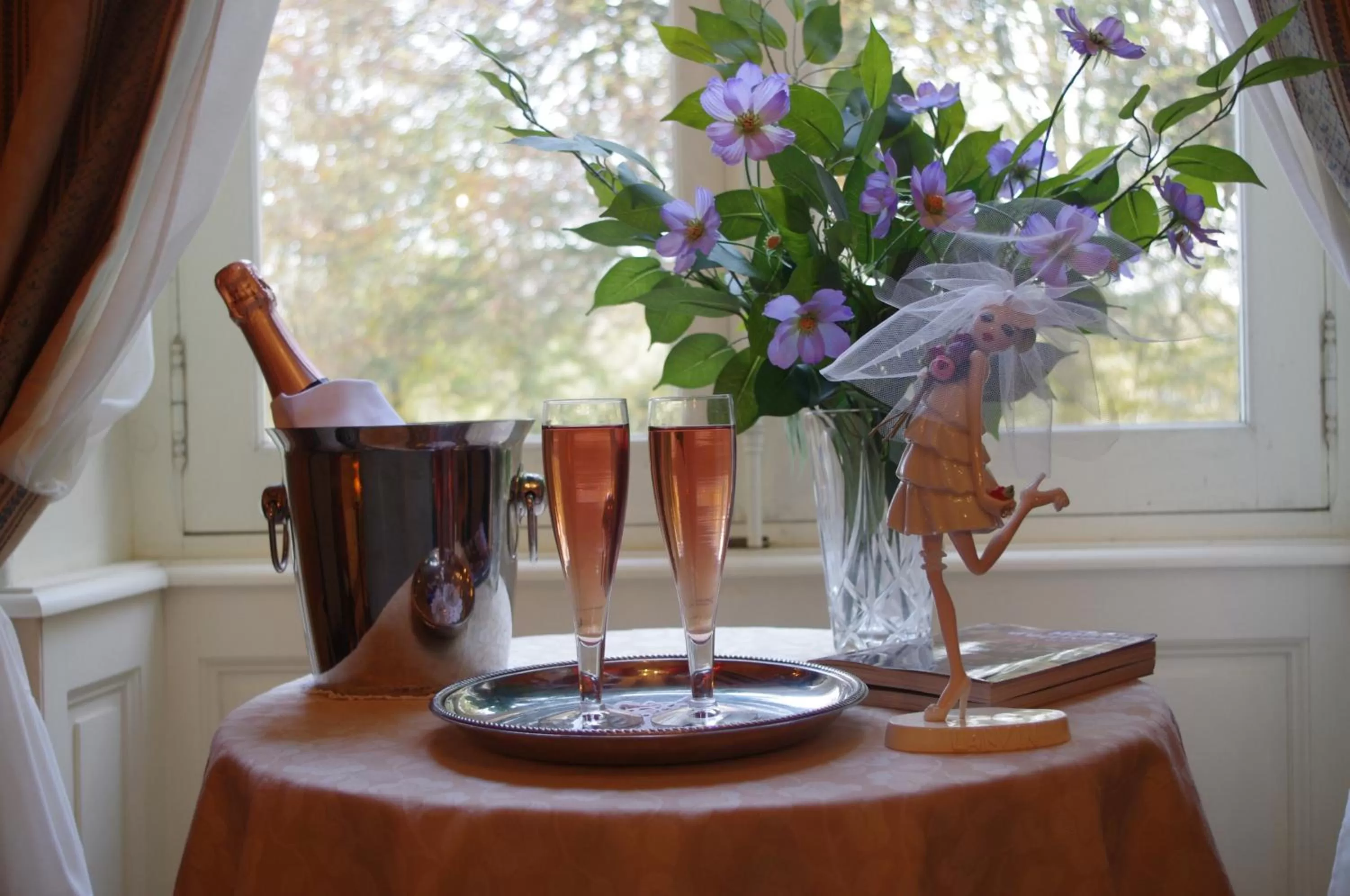 Lounge or bar in Hôtel des 4 continents - Le Mans