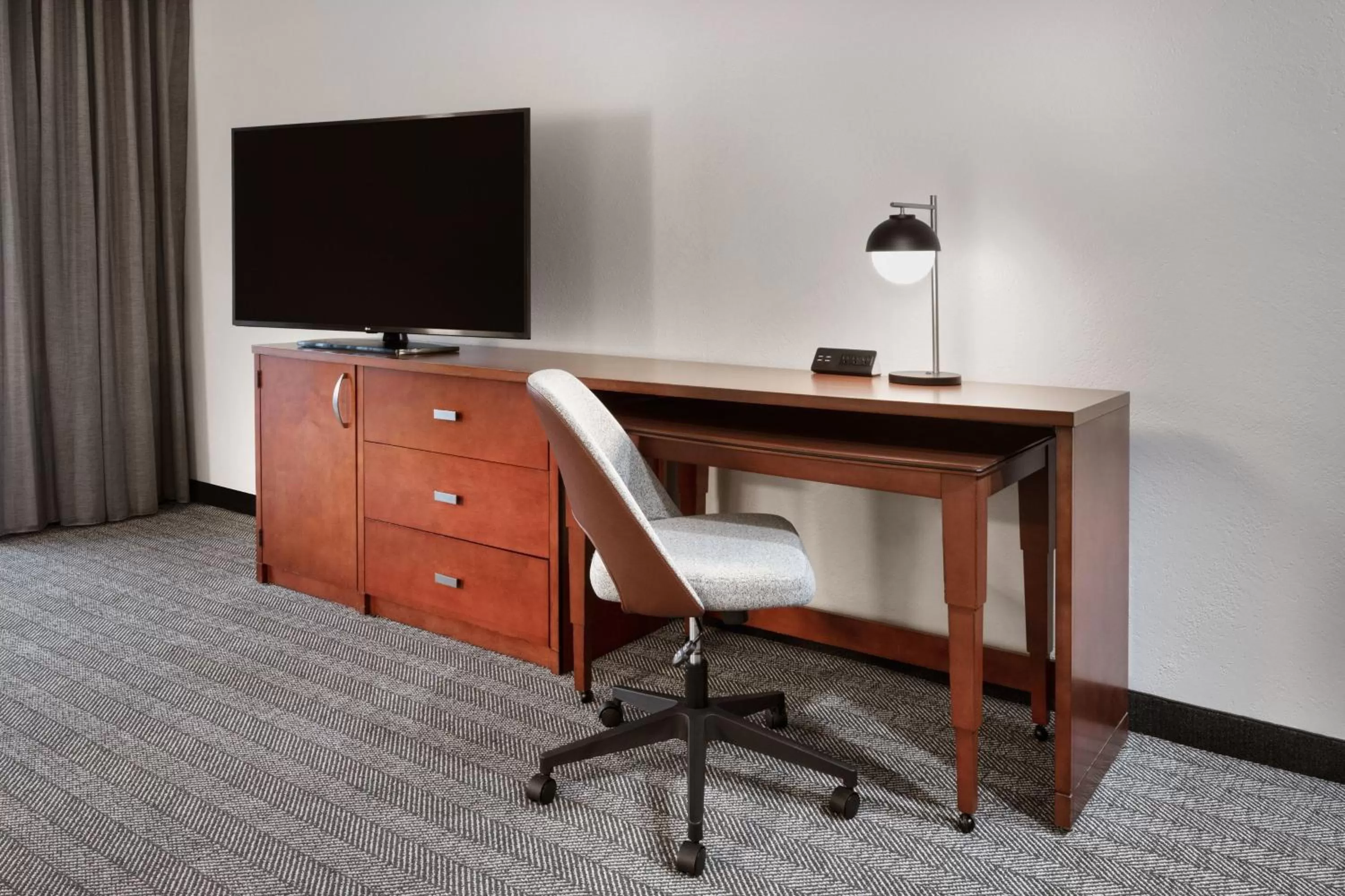 Photo of the whole room in Courtyard by Marriott Memphis Airport