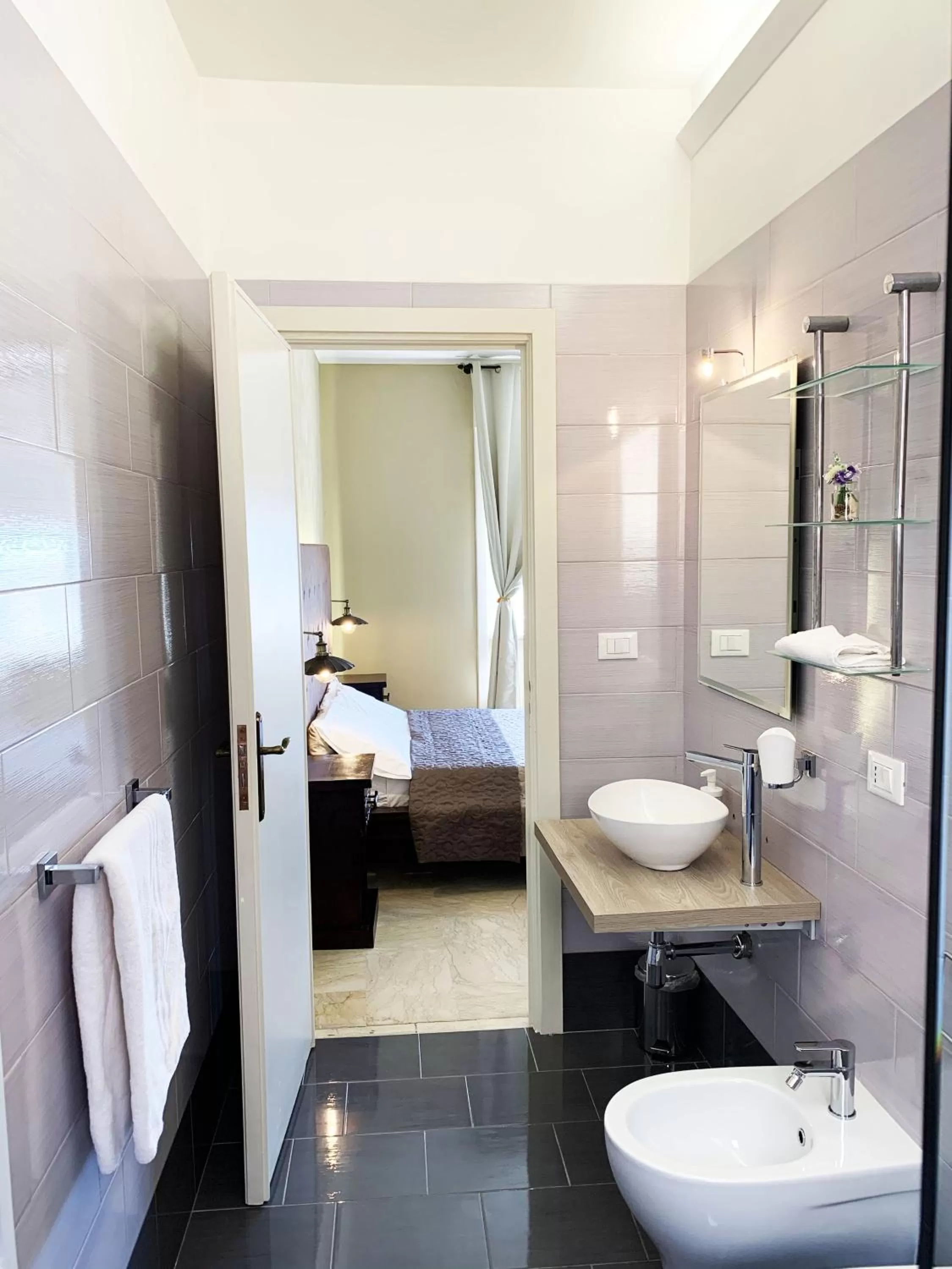 Bathroom, Bed in L'Attico di Piazza Mazzini Rooms
