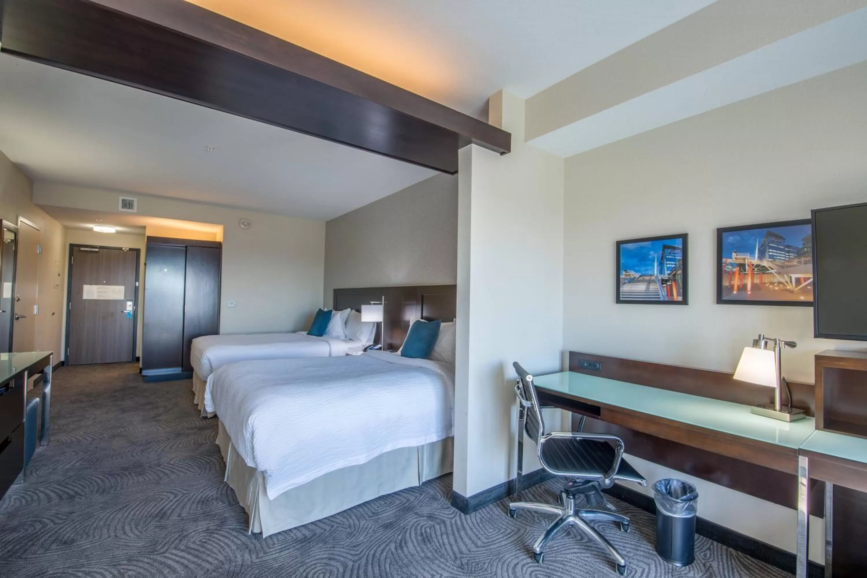 Photo of the whole room, Bed in Fairfield Inn & Suites by Marriott Denver Downtown