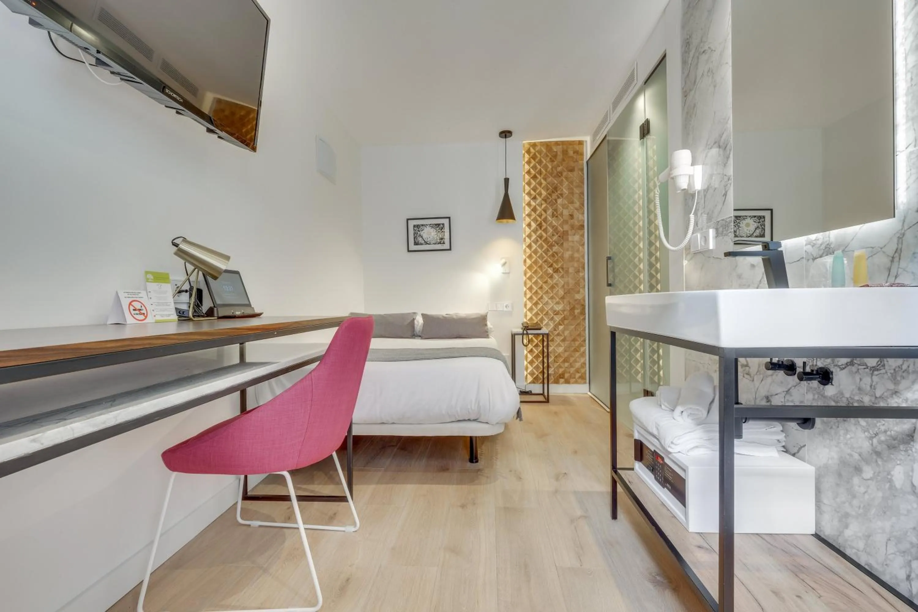 Bed in Hotel Beausejour