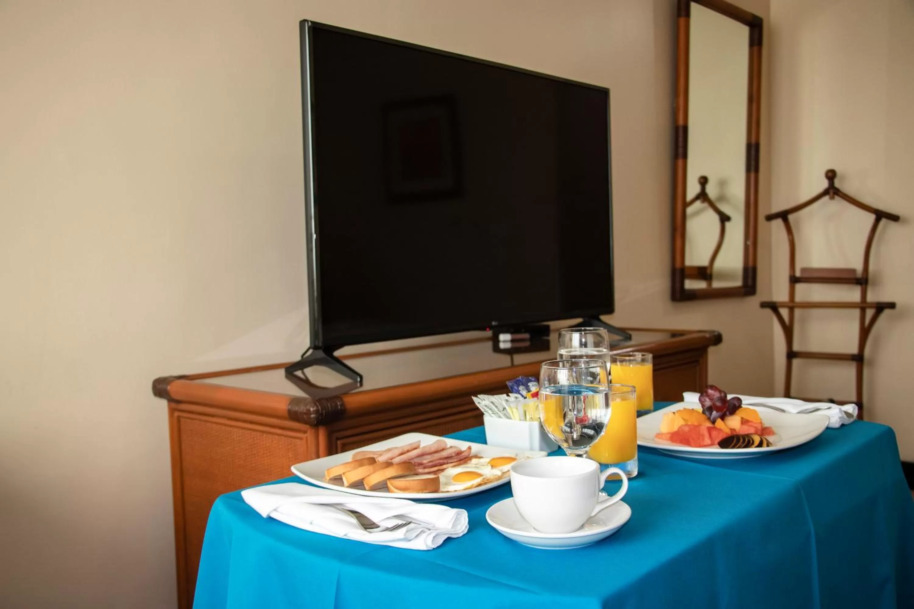 room service in Radisson Colon 2,000 Hotel & Casino