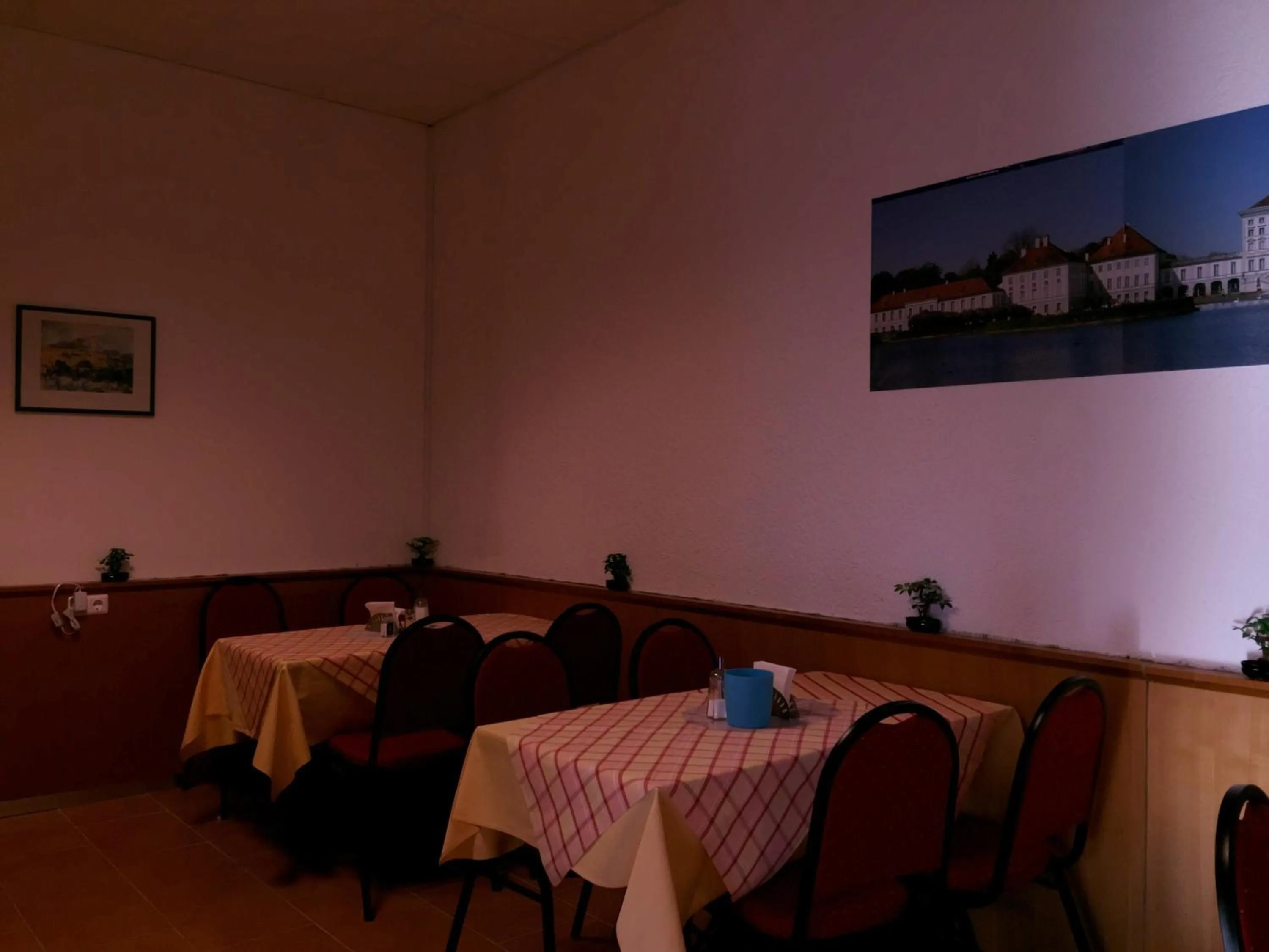 Restaurant/places to eat in Hotel New Fair Munich Messe