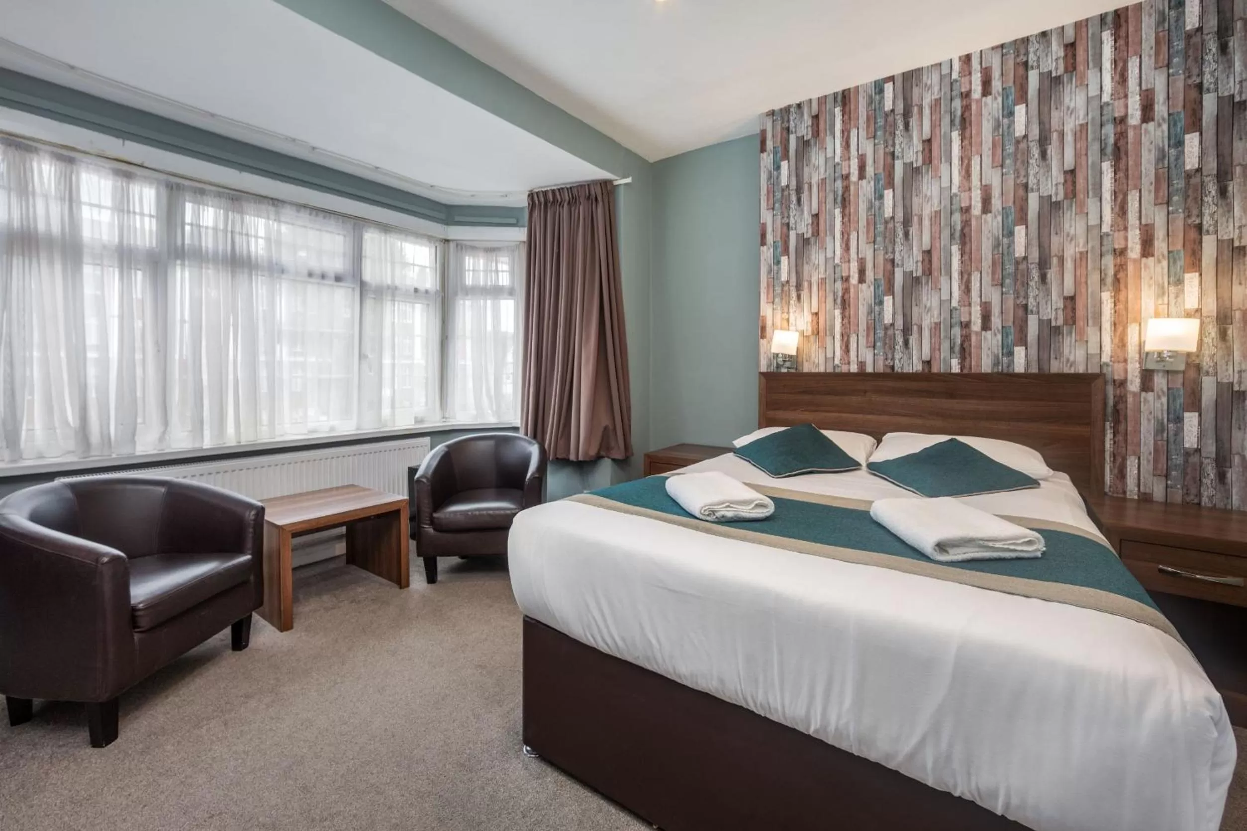 Bed in King Solomon Hotel- Golders Green