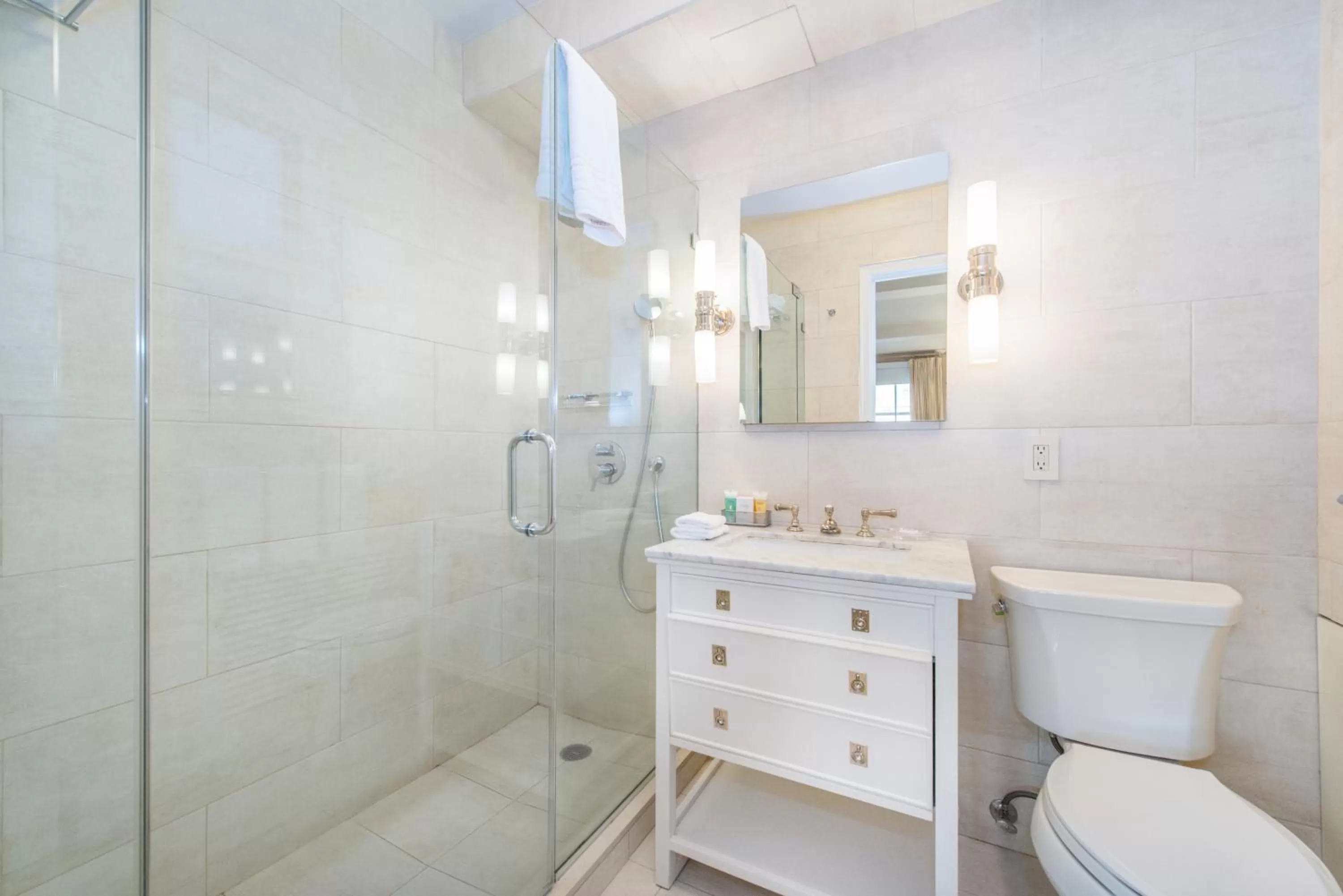 Bathroom in Lombardy Hotel