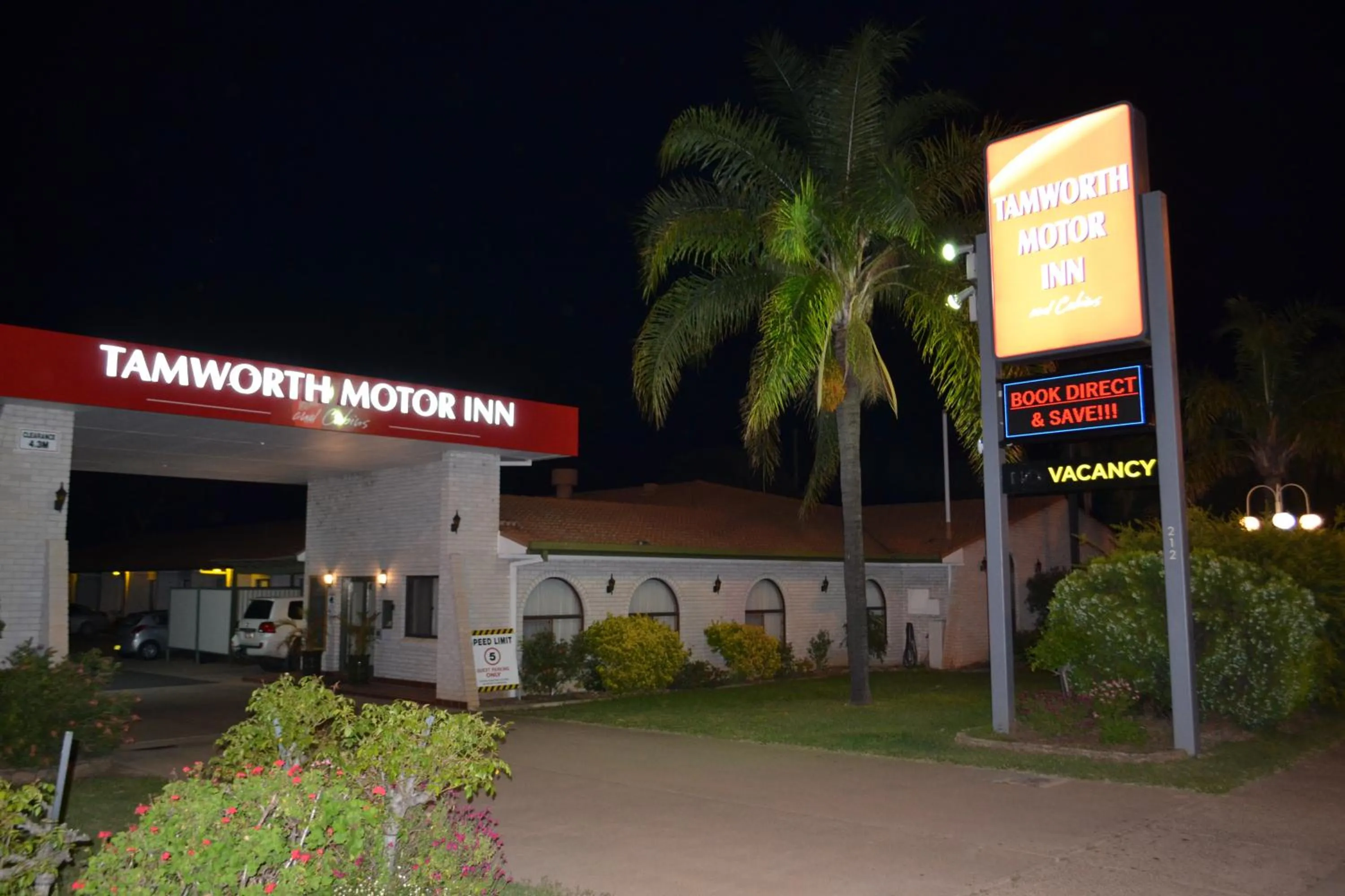 Night in Tamworth Motor Inn & Cabins