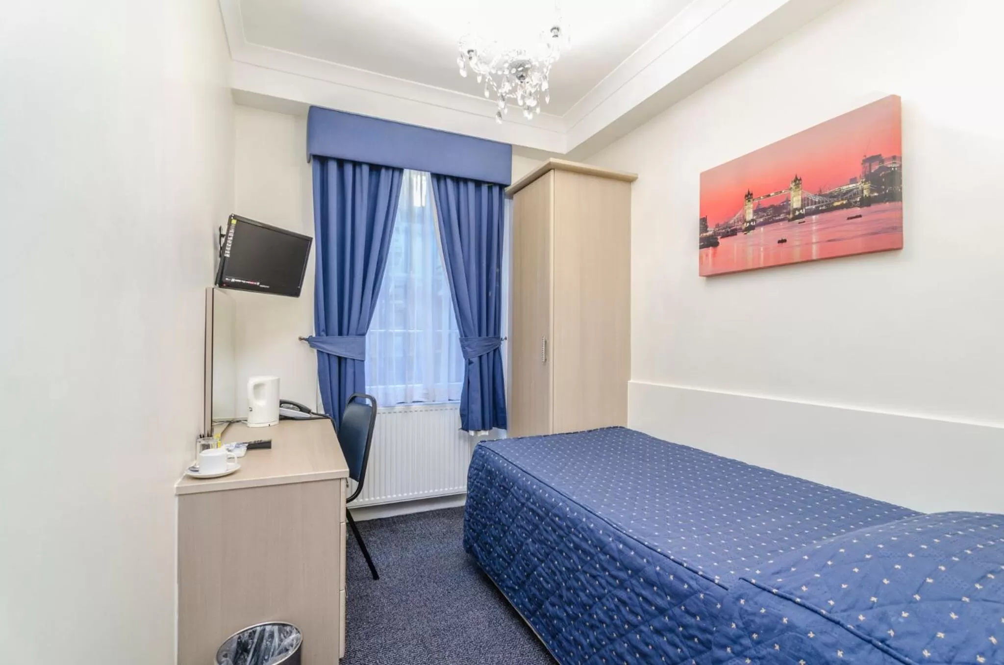 Bed in Aaraya London