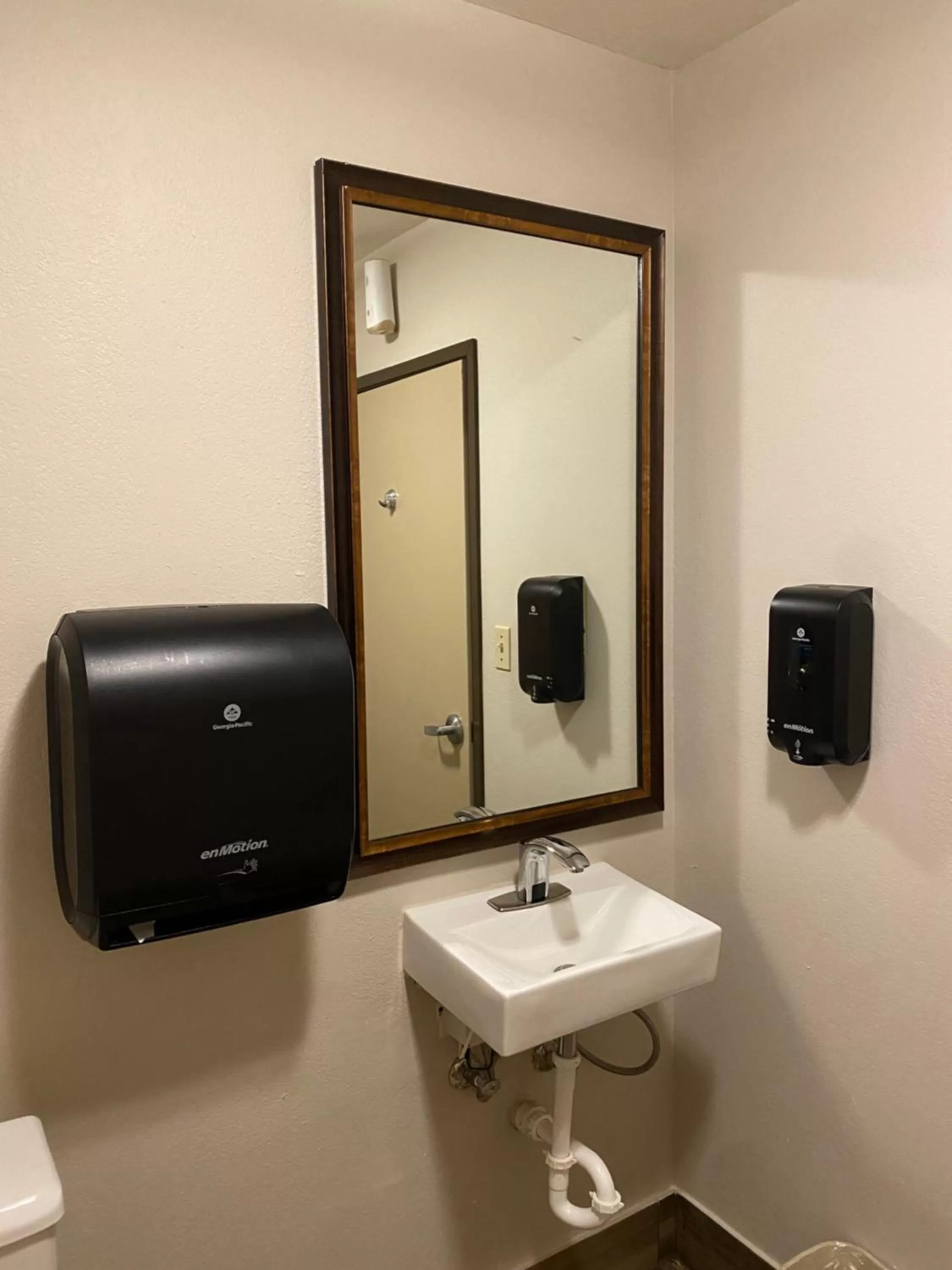 Bathroom in Super 8 by Wyndham Independence KS