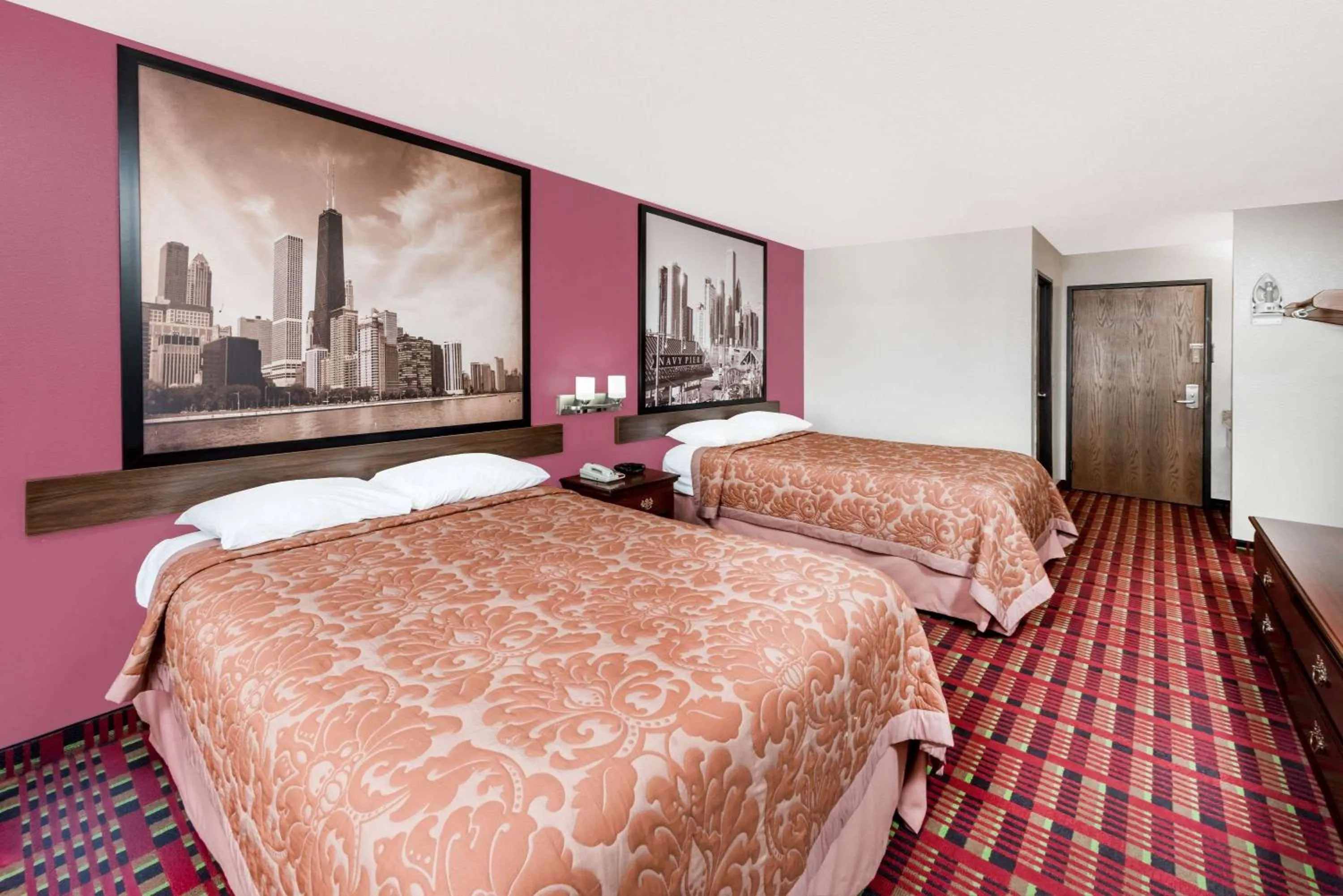 Photo of the whole room, Bed in Super 8 by Wyndham Paris IL