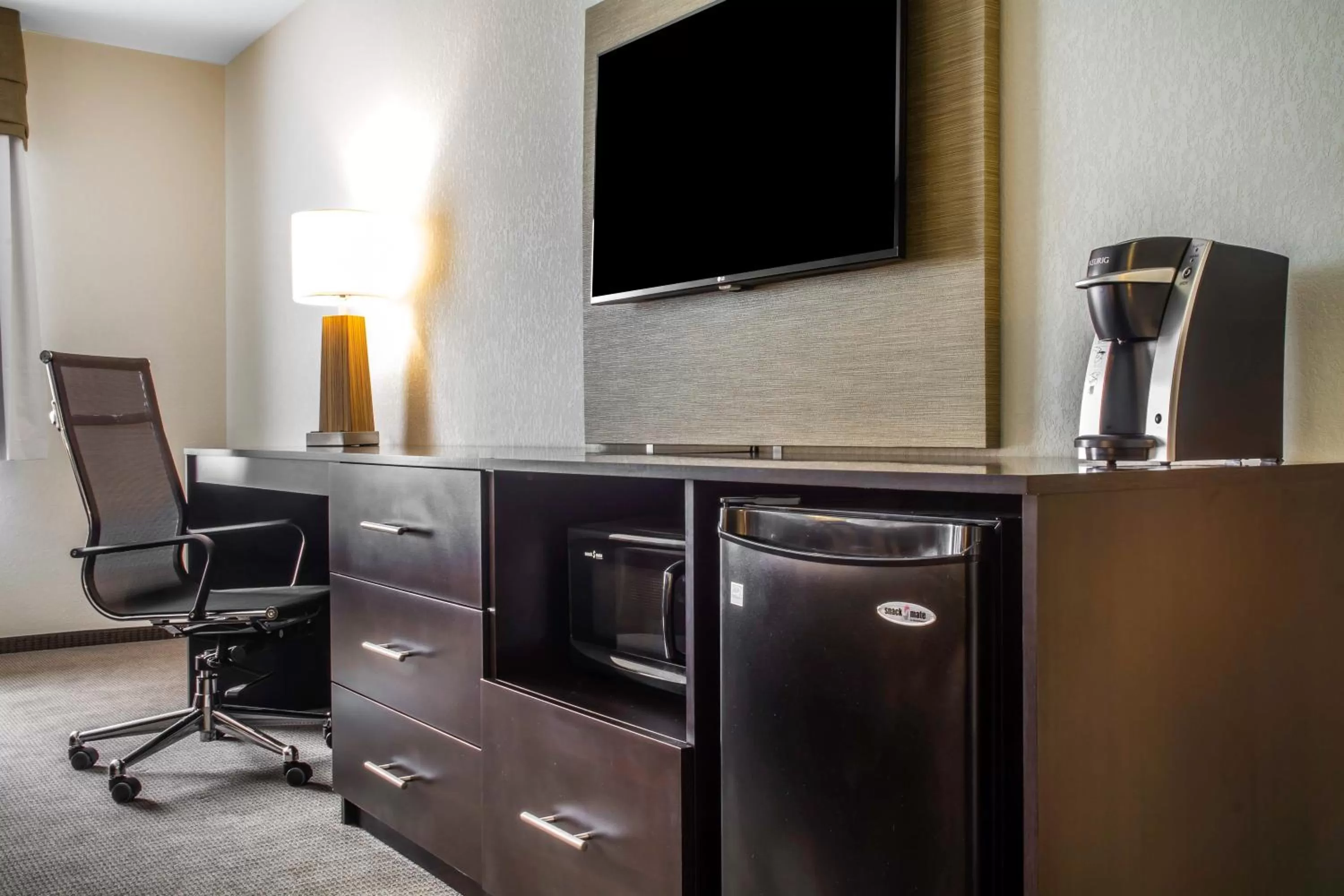 Coffee/tea facilities in Sleep Inn & Suites Syracuse Airport