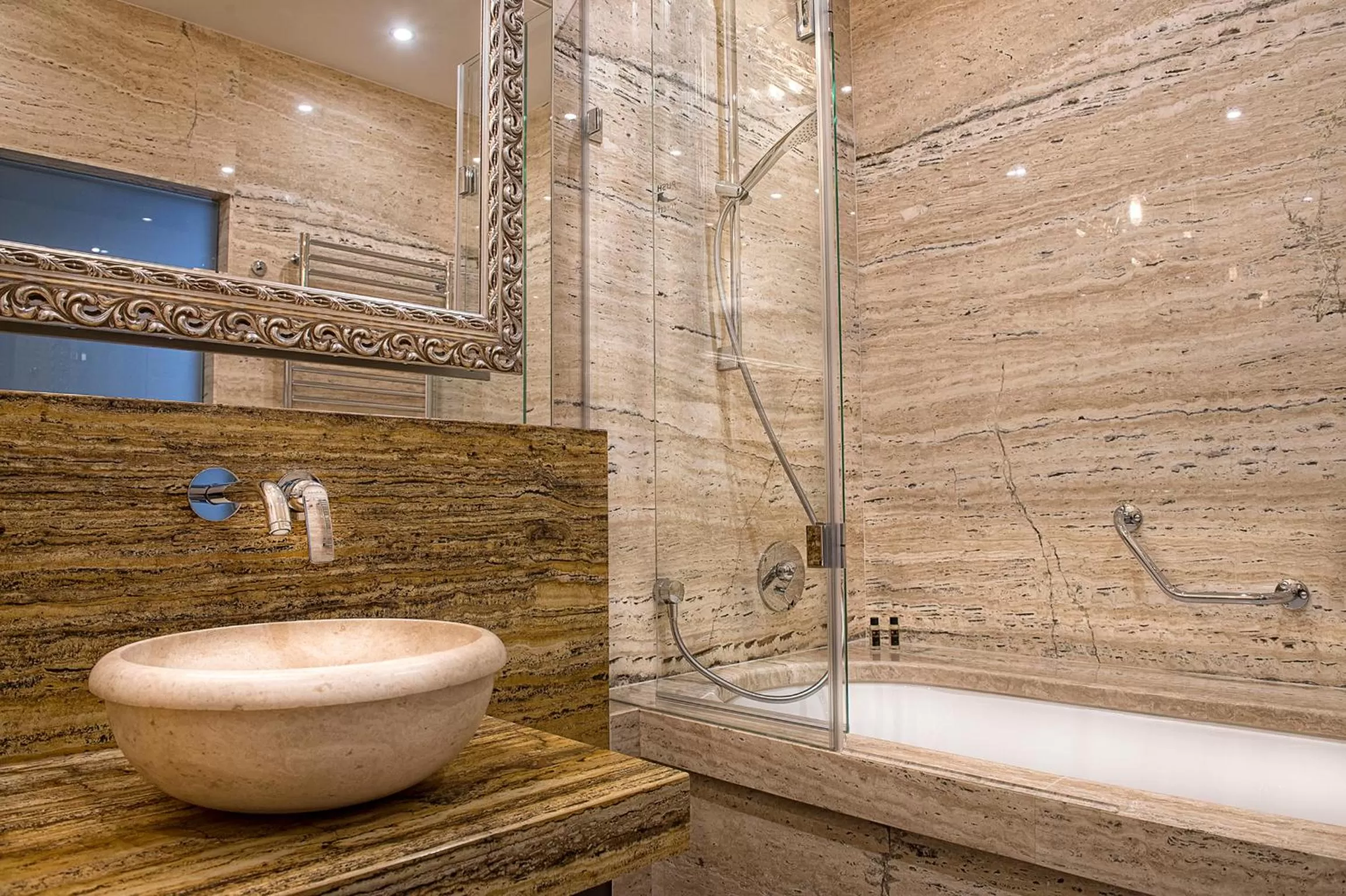 Shower in Villa Plaza Boutique Hotel & Spa