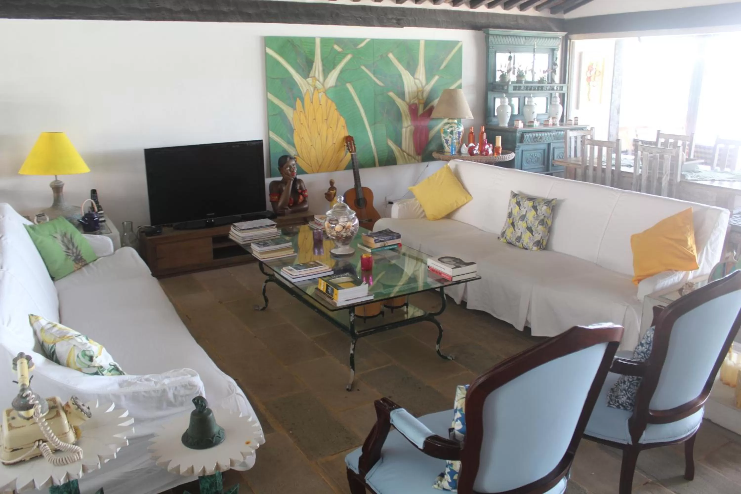 Communal lounge/ TV room in Vila Bela-Emília