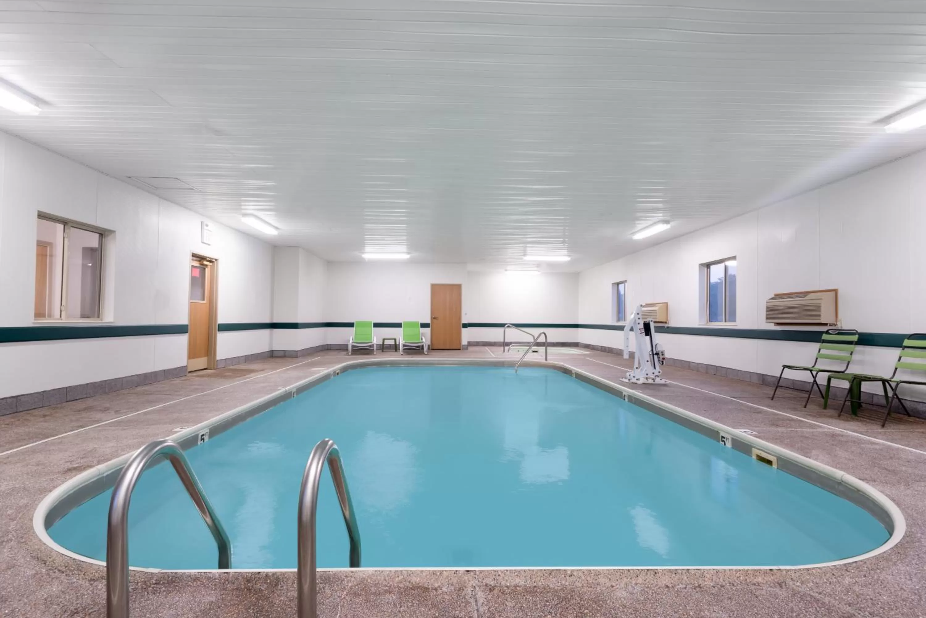 Swimming pool in Super 8 by Wyndham Bedford