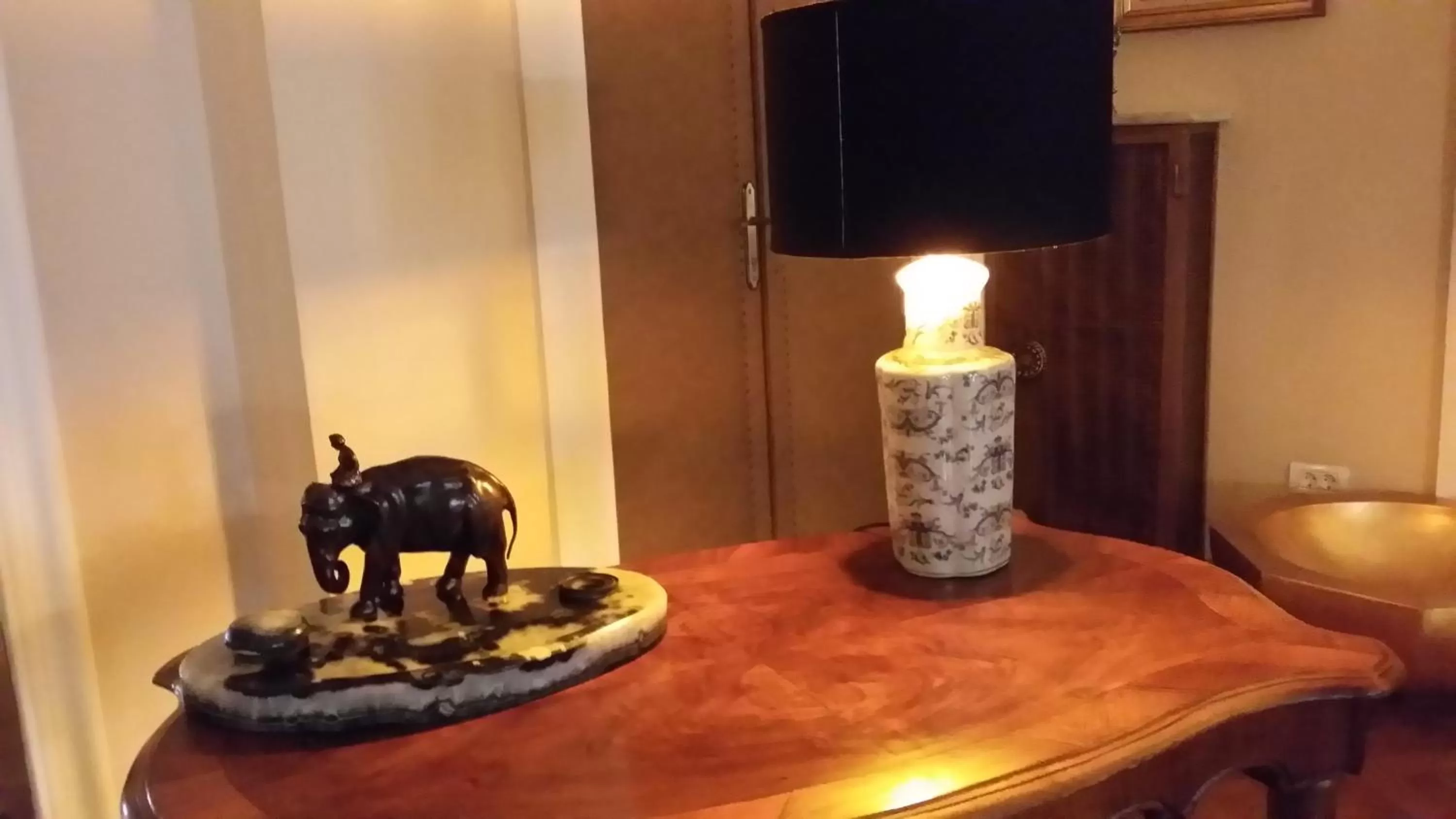 Decorative detail in Grand Boutique Hotel