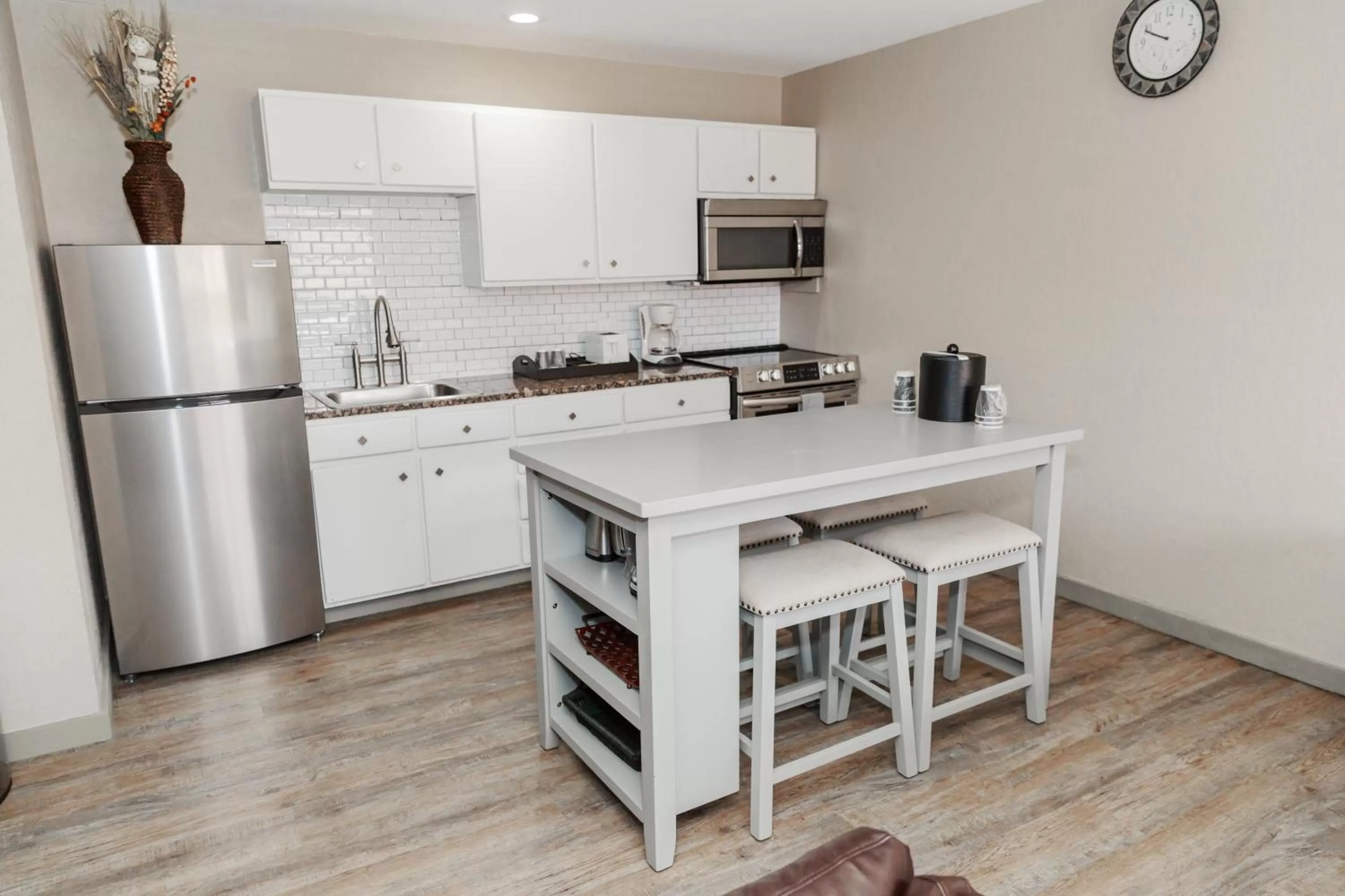 Kitchen or kitchenette in Aarchway Inn