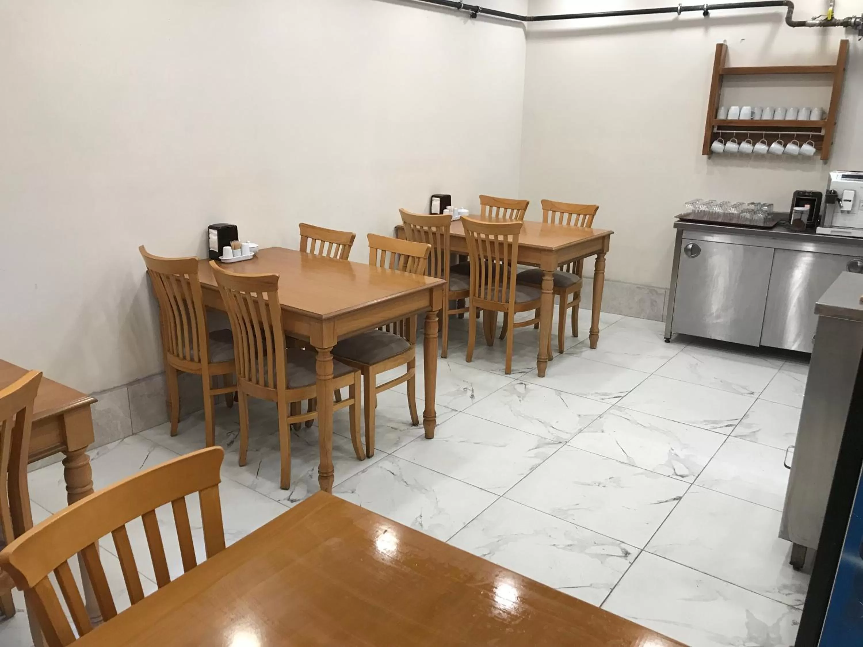 Restaurant/places to eat in Green Mansion