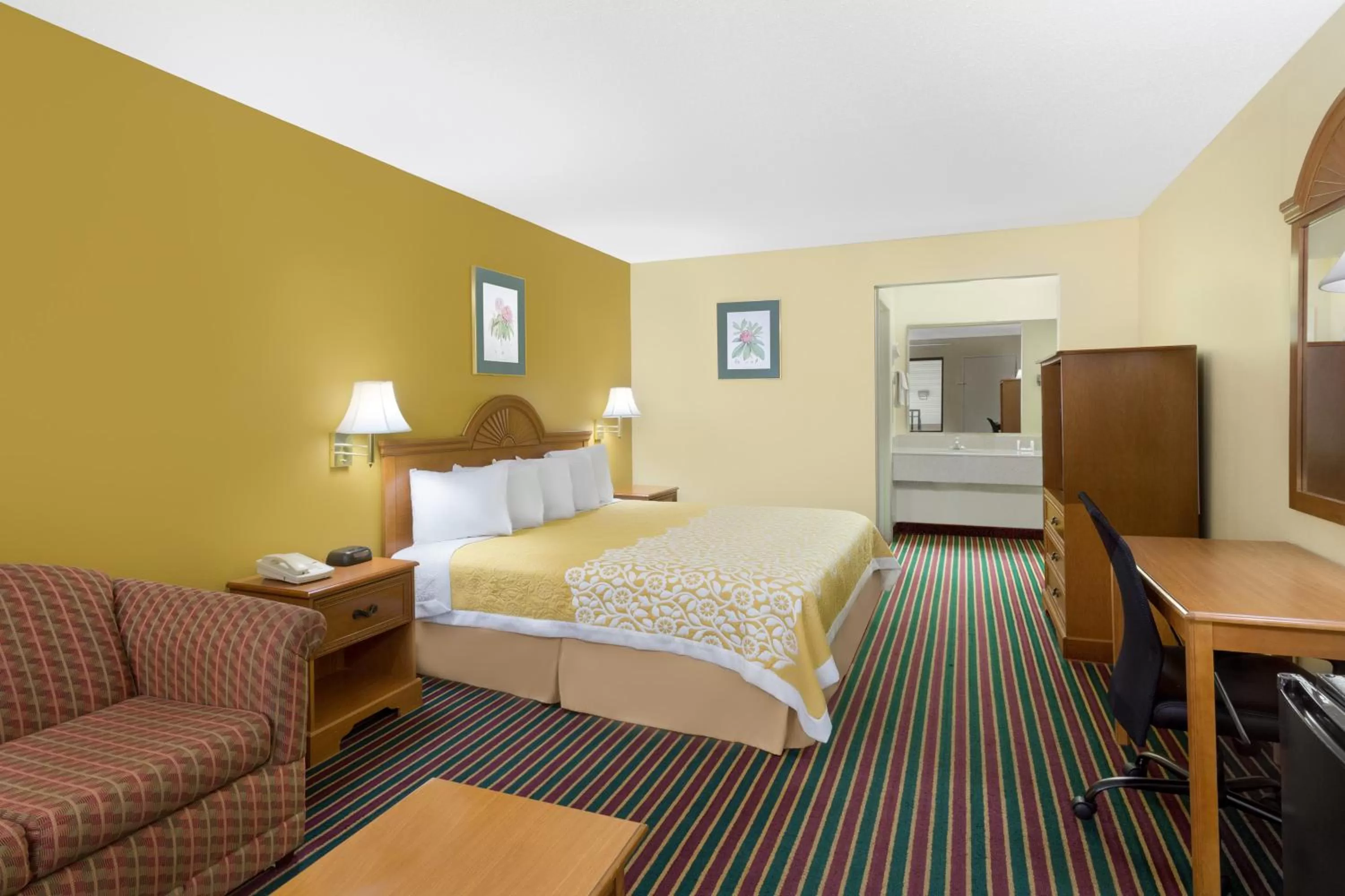 Bed in Days Inn by Wyndham Biscoe