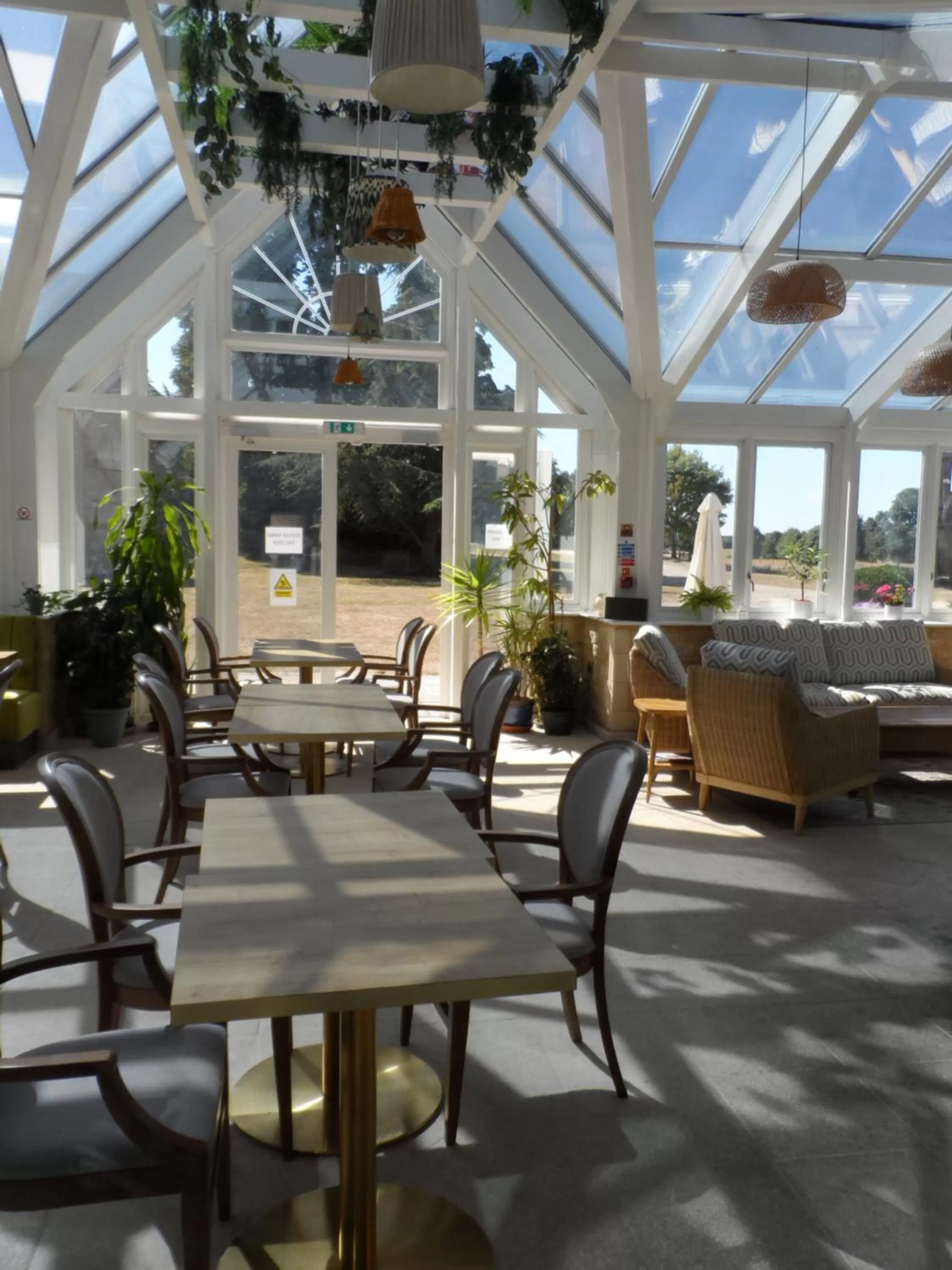 Restaurant/places to eat in Stanton House Hotel