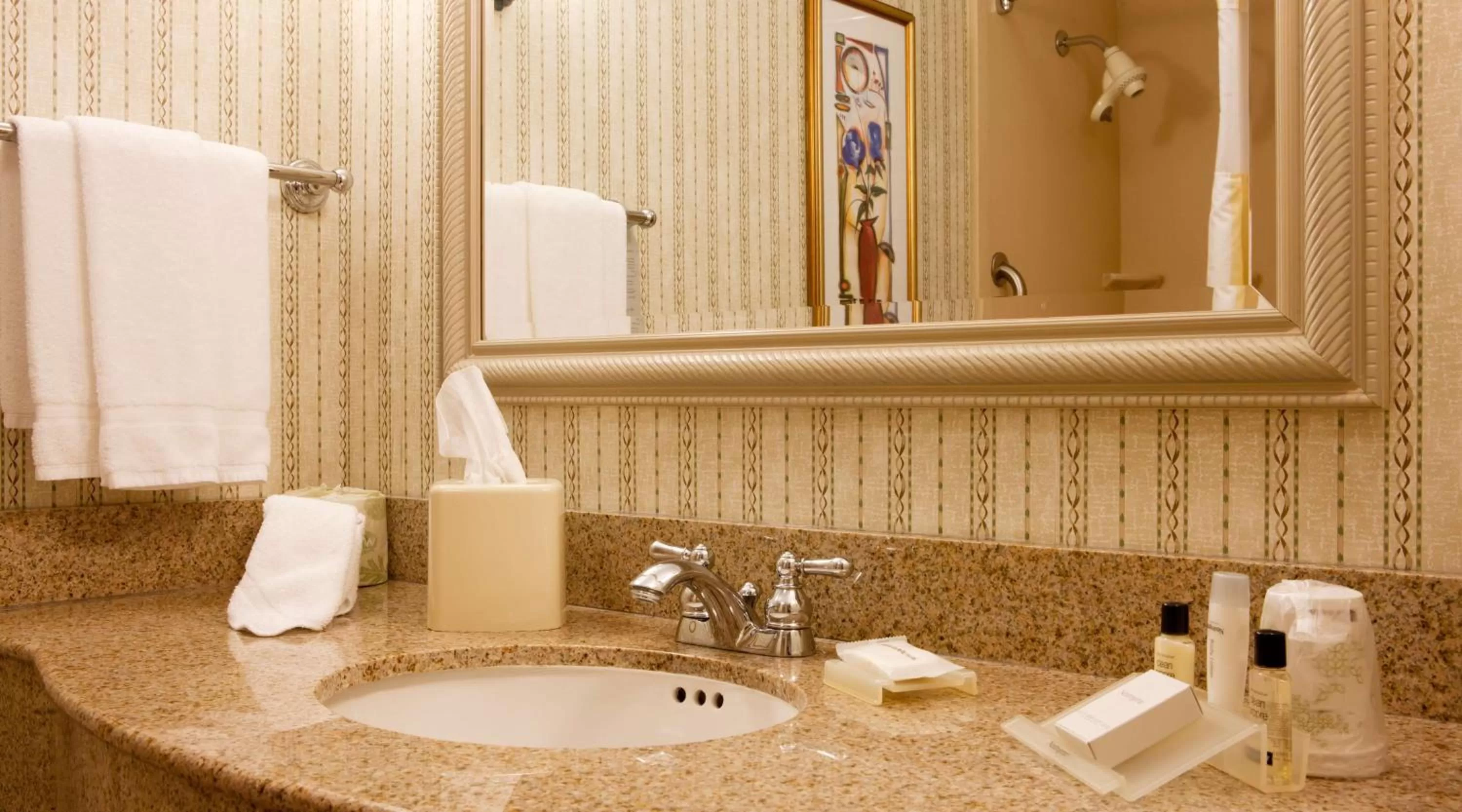 Bed in Hilton Garden Inn Secaucus/Meadowlands