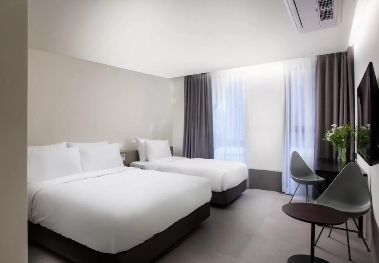 Photo of the whole room, Bed in Park Marine Hotel