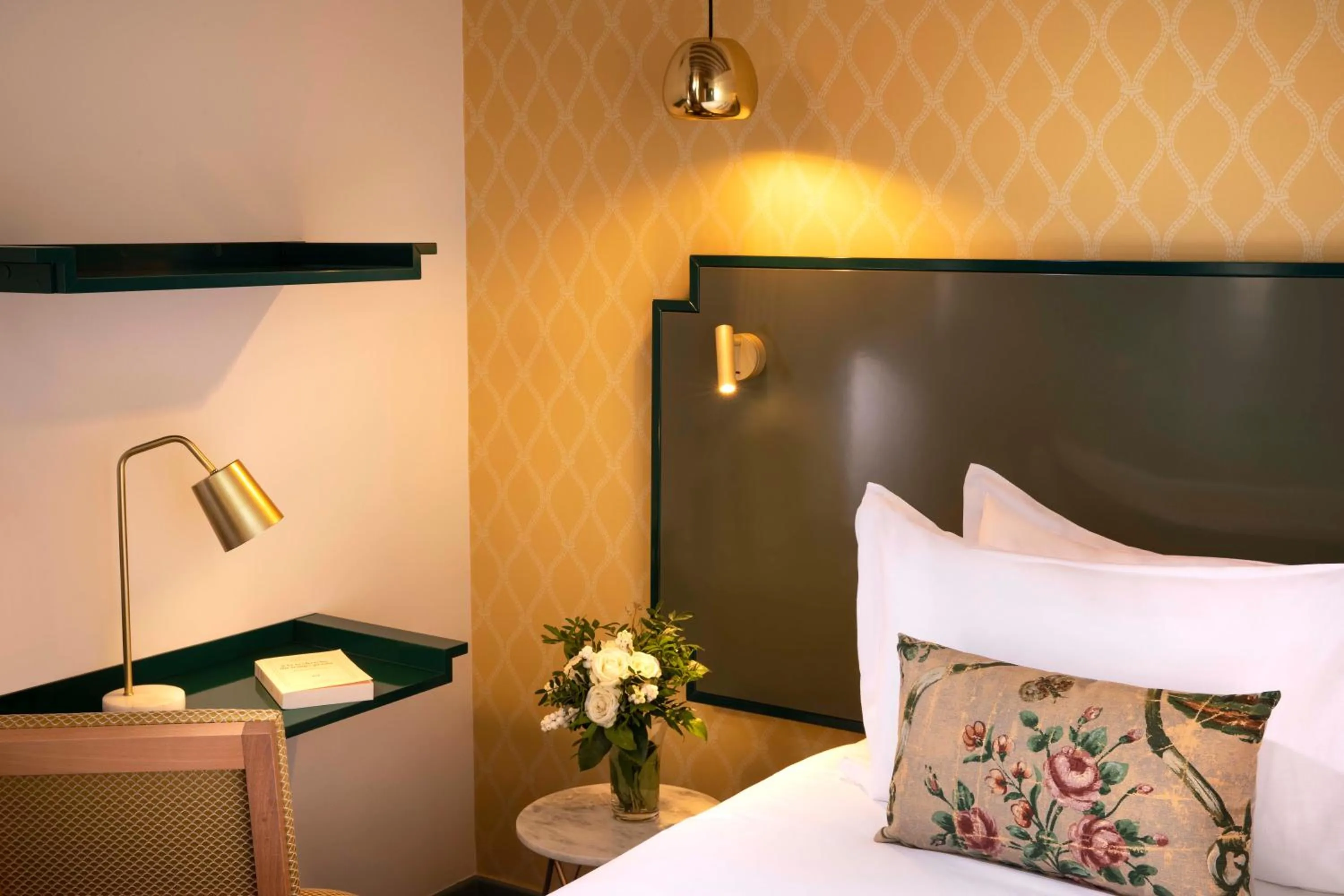 Bed in Hotel des Deux-Iles - Notre-Dame