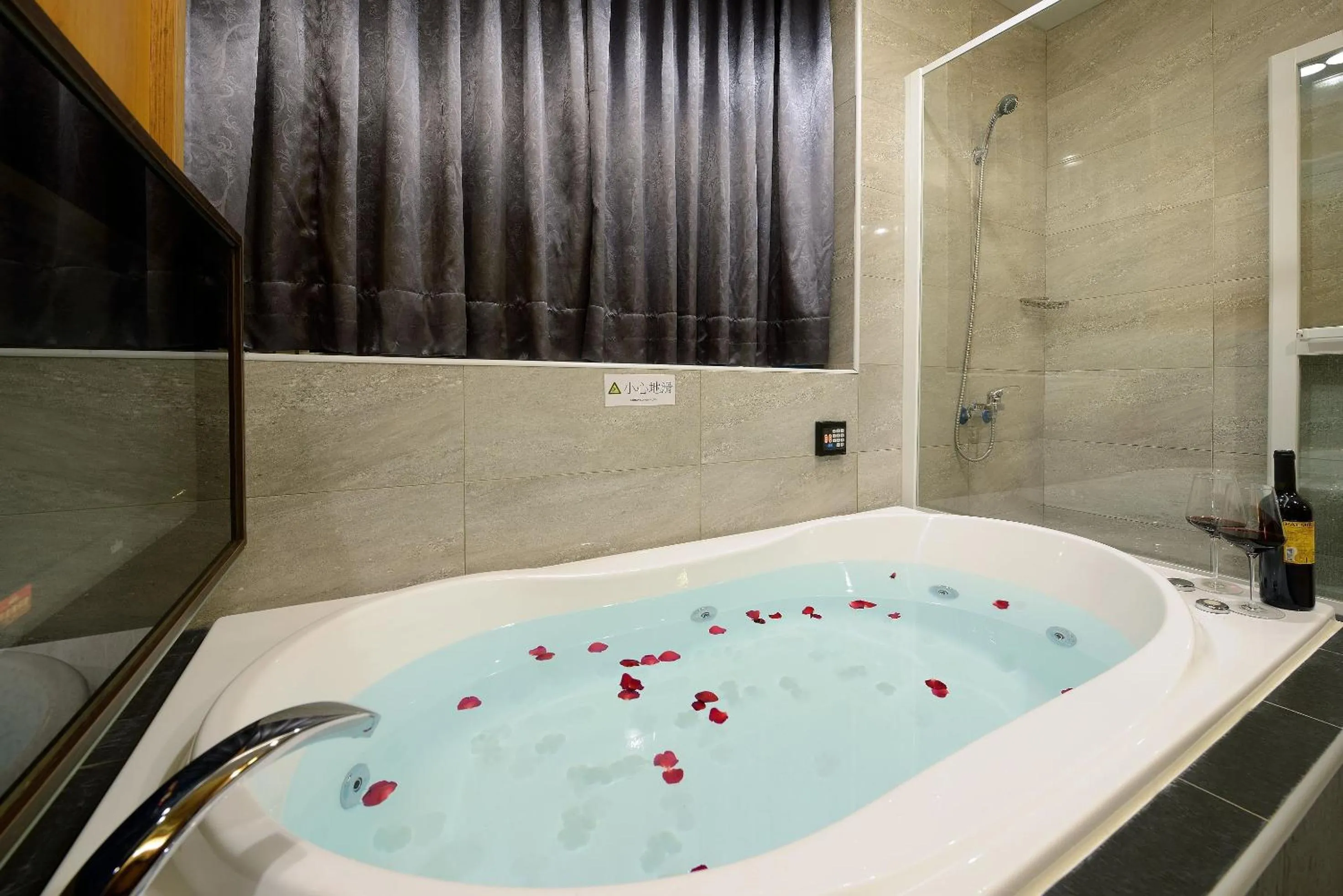 Bathroom in Holland Village Motel