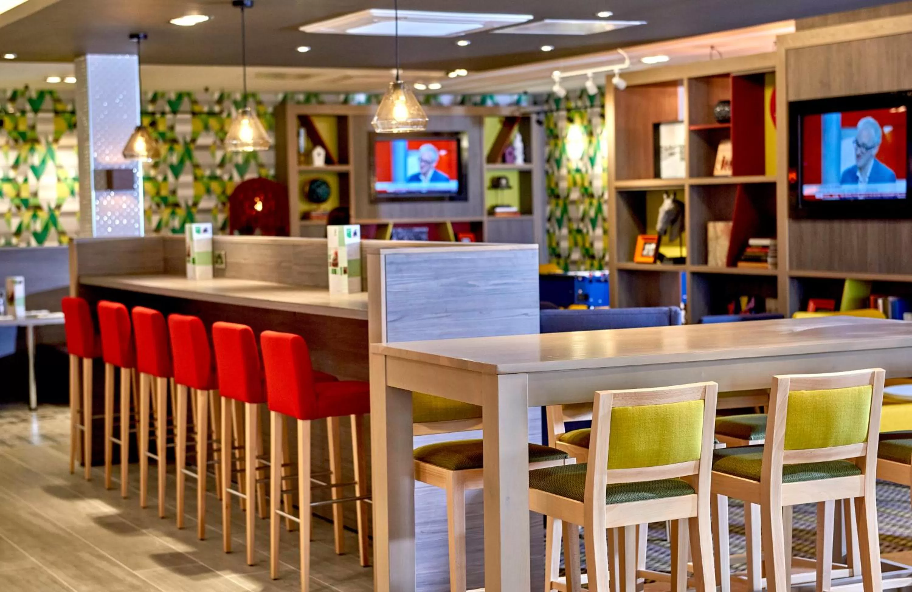 Lounge or bar in Holiday Inn Northampton West M1 Junc 16 by IHG