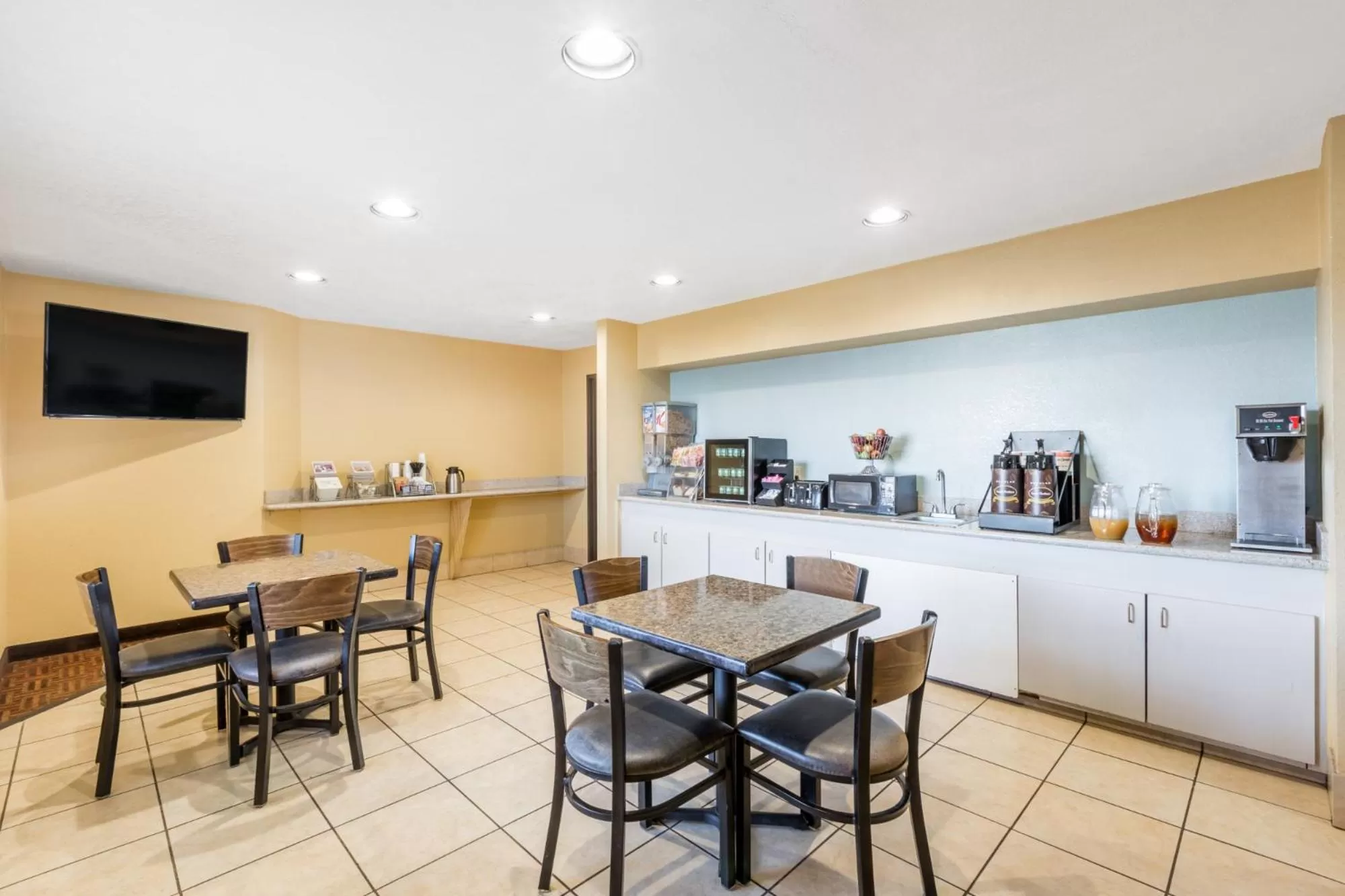 Breakfast in Super 8 by Wyndham Midland