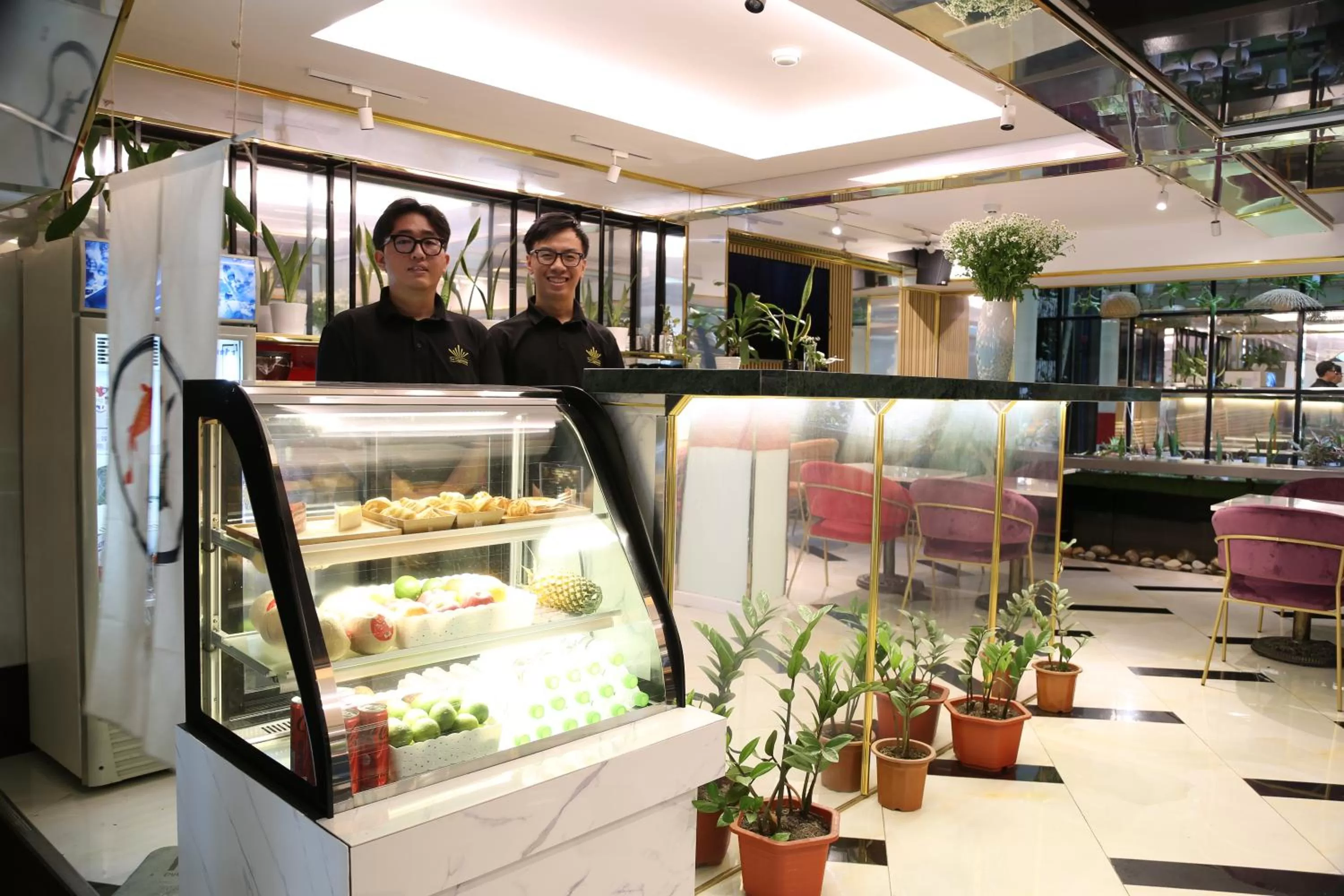 Restaurant/places to eat in THE QUEENDOR BOUTIQUE HOTEL