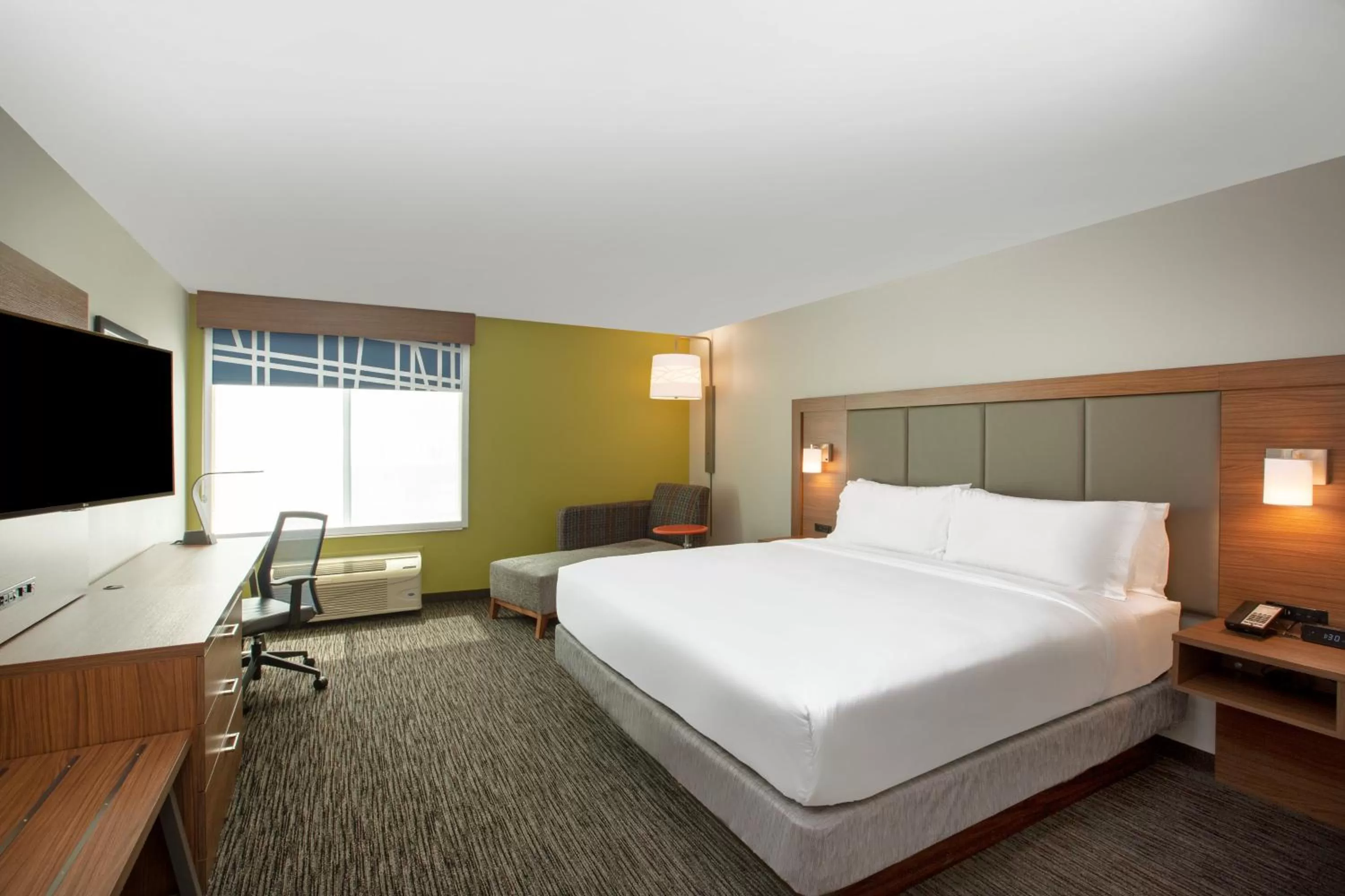 Photo of the whole room, Bed in Holiday Inn Express Hotel & Suites Columbus by IHG