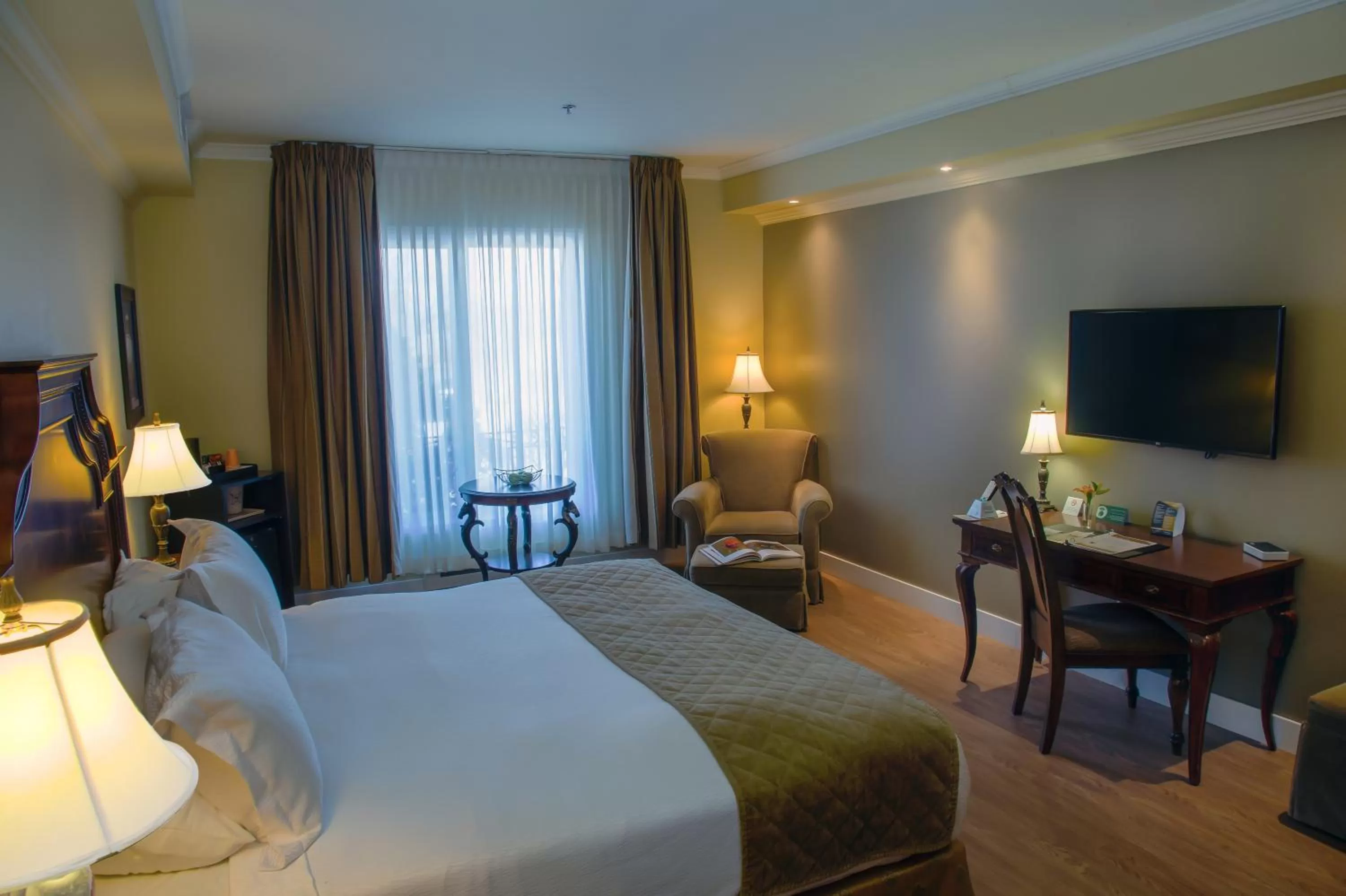 Photo of the whole room, Bed in Hotel Brossard