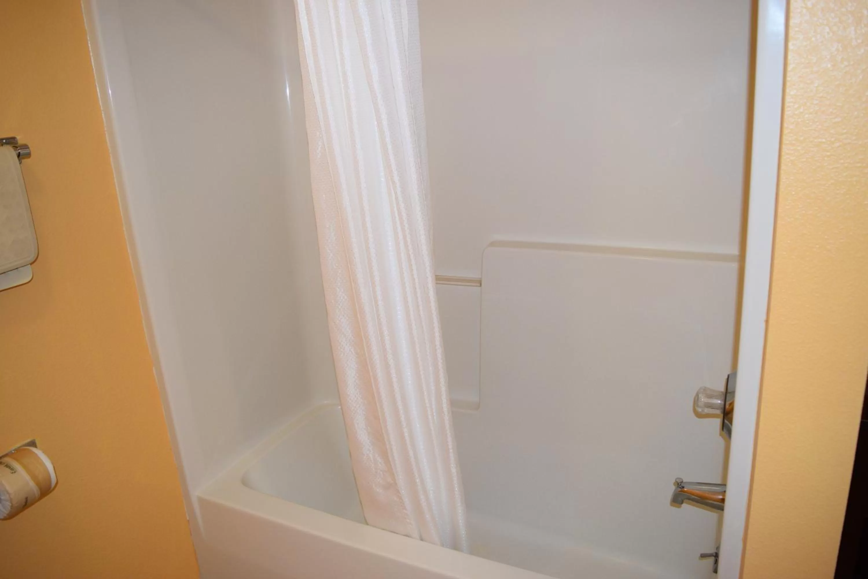 Bathroom in The Royal Victorian Motel