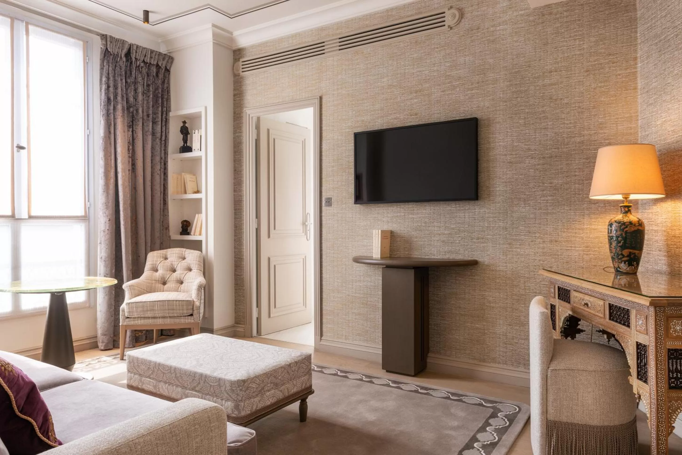 Living room, Bed in Hotel de Montesquieu