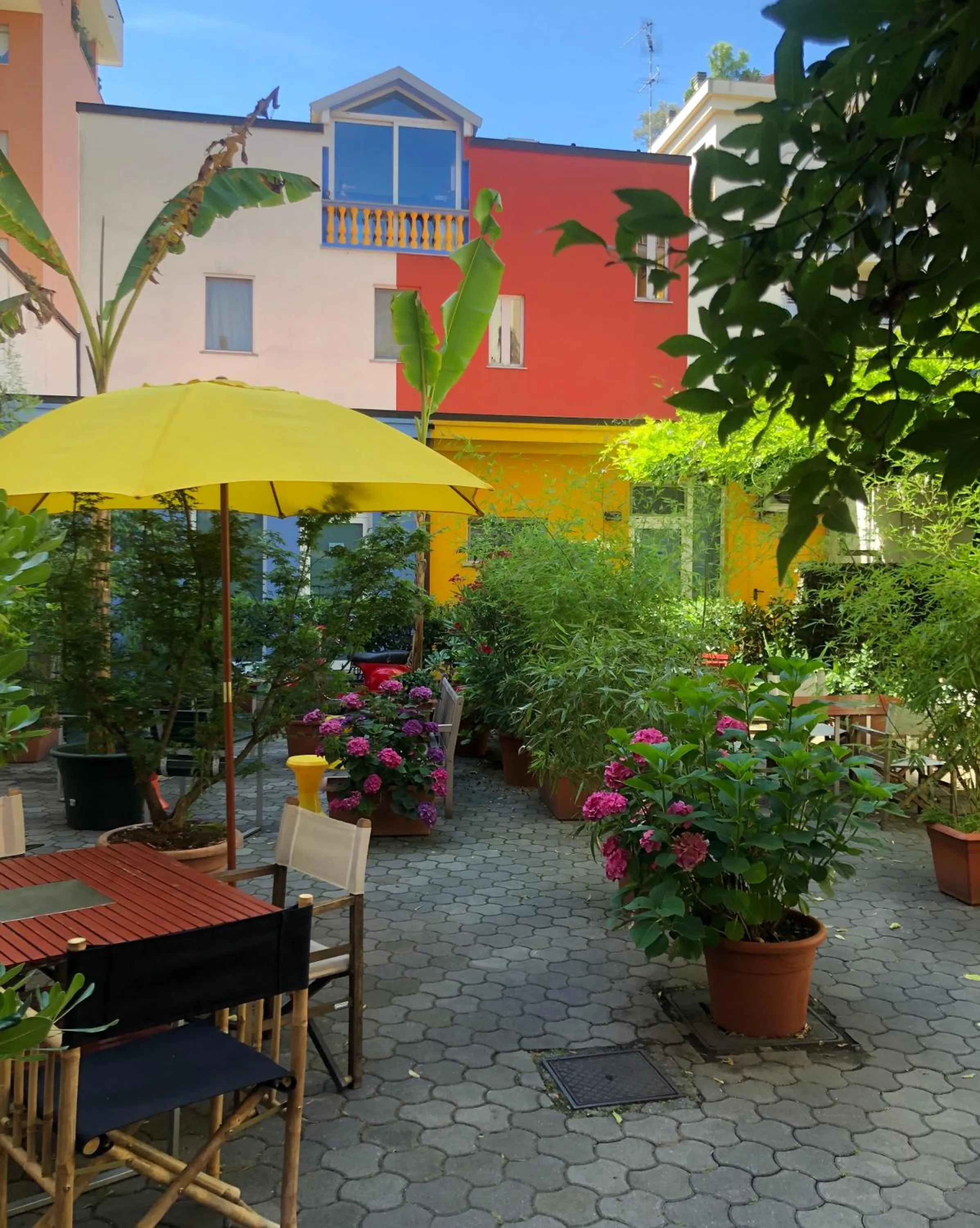 Garden in Il Girasole High Quality Inn