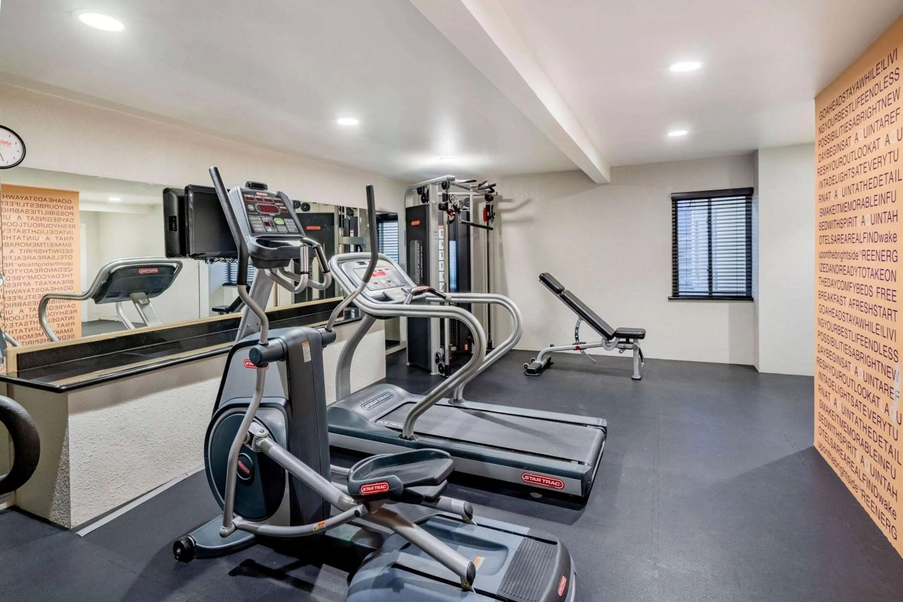 Fitness centre/facilities in La Quinta Inn by Wyndham El Dorado