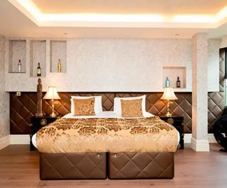 Bed in The Shankly Hotel