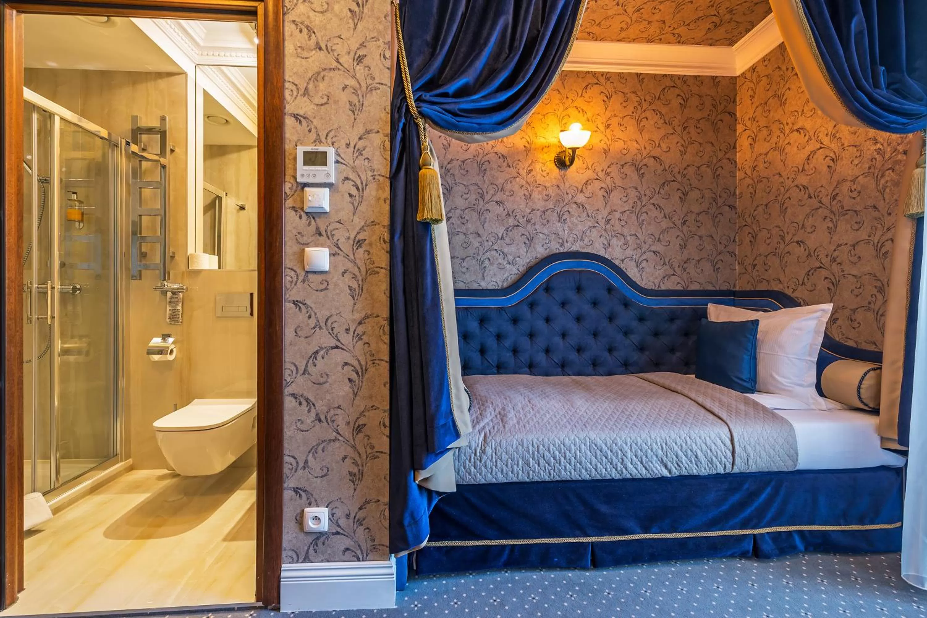 Photo of the whole room, Bed in SleepWalker Boutique Suites